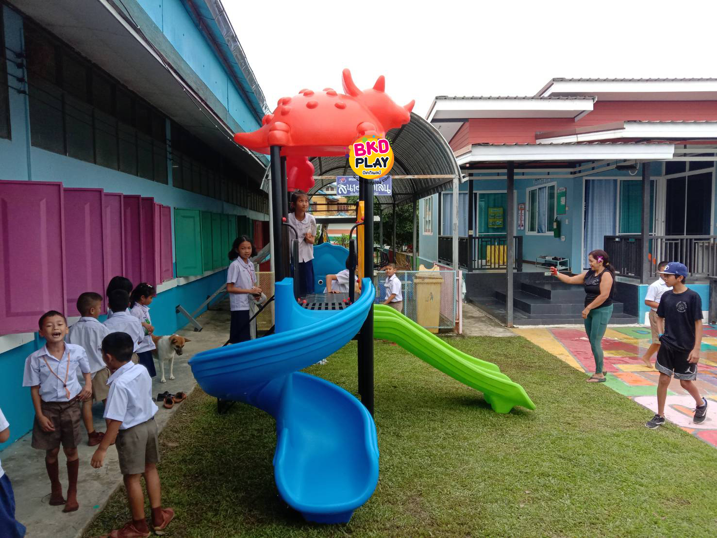 เครื่องเล่นสนามกลางแจ้ง เครื่องเล่นสนามในร่ม, เม่นน้อยกับเหล่าเพื่อนรัก ,สไลเดอร์, กระดานลื่น, ของเล่น,ครุภัณฑ์สนามเด็กเล่น, สพฐ,โครงการโรงเรียนประชารัฐ