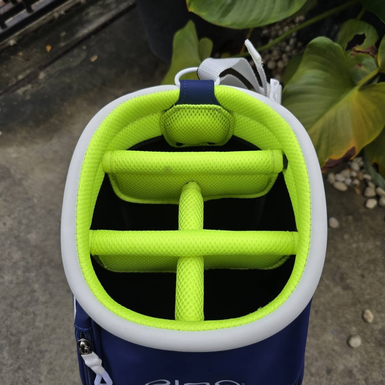 **ลดพิเศษ** ถุงกอล์ฟ PING LADY ของใหม่ ของแท้ น้ำหนักเบามาก กันน้ำ ขนาดพอดีมากค่ะ