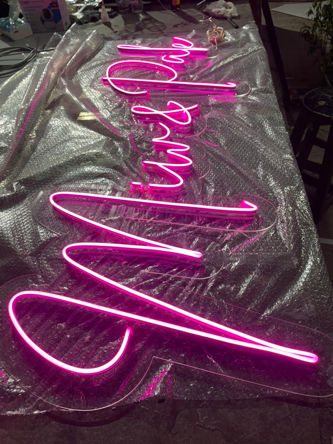 ไฟนีออน เฟค