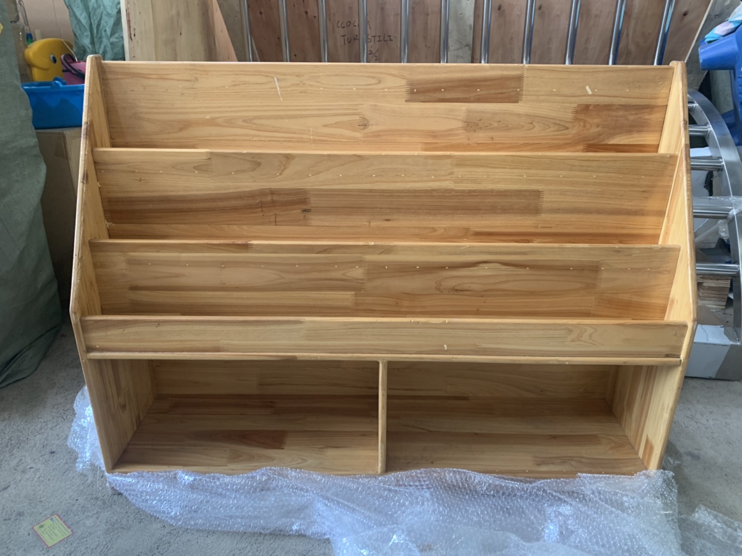 ชั้นวางหนังสือไม้คอมโพสิต 3 ชั้น , ชั้นหนังพร้อมช่องเก็บของ,เฟอร์นิเจอร์เด็ก พร้อมส่ง