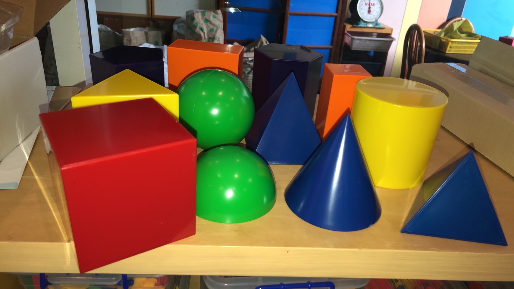 รูปทรงเรขาคณิต3มิติ 12รูปทรง ,ปริซึมทรงเรขา , ปิระมิด, พีระมิด ,ทำจากพลาสติก ,ของเล่นเสริมพัฒนาการ, ของเล่น, สื่อการสอนเด็ก ขนาด 10 เซนติเมตร