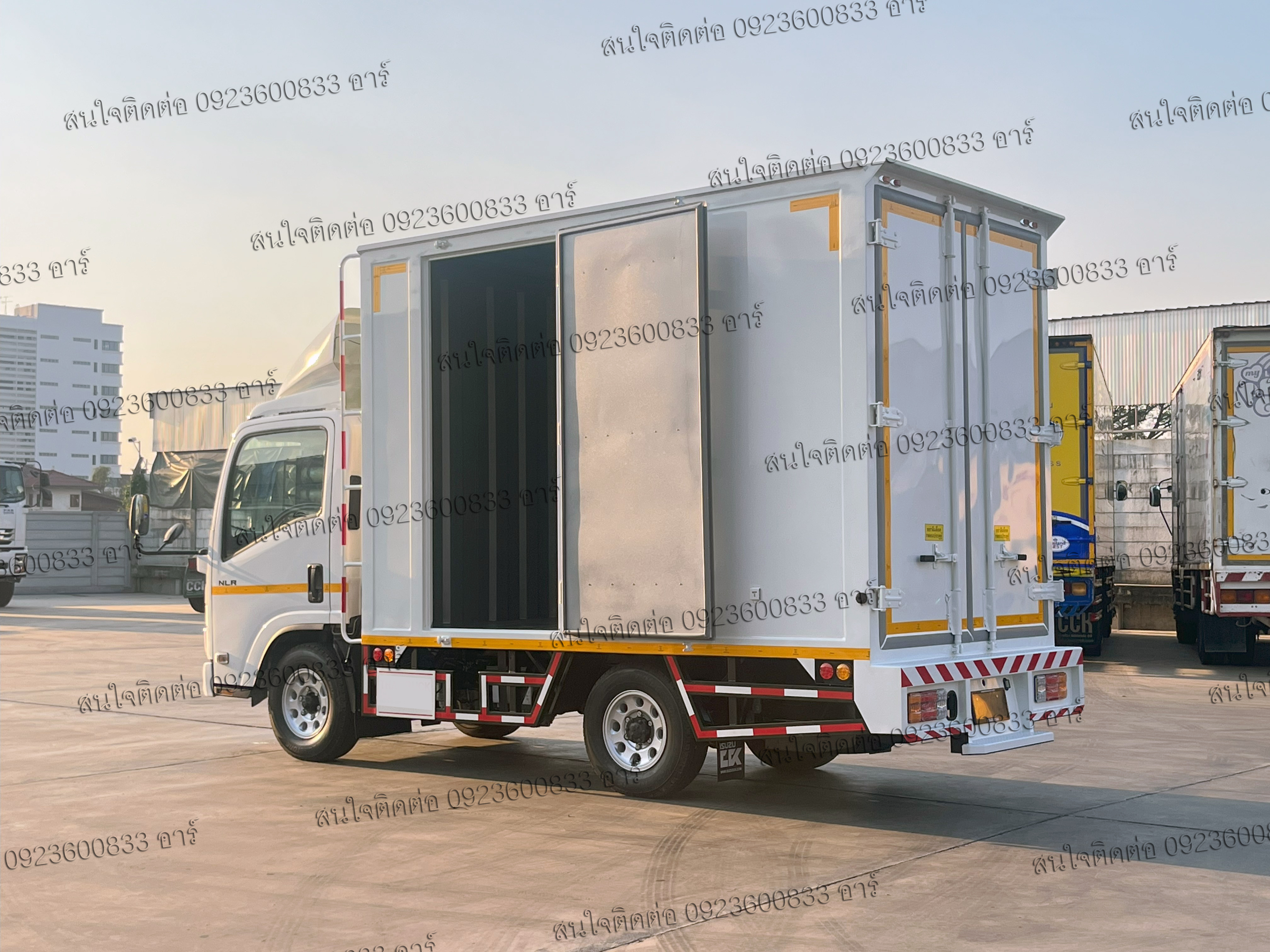 4 ล้อ ISUZU NLR Euro5 Max ตู้ 3 บาน