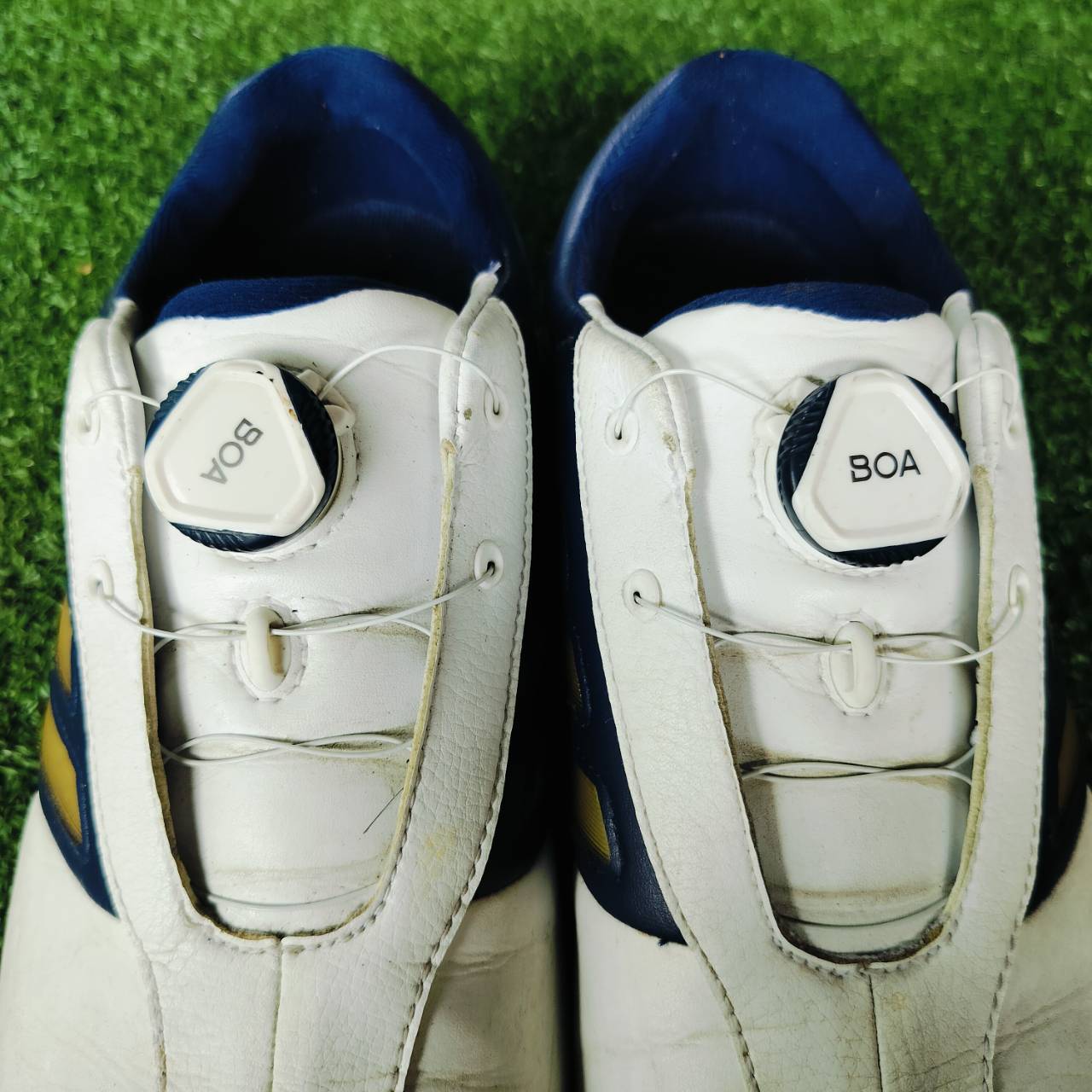 รองเท้ากอล์ฟ ADIDAS มือสอง เบอร์ 7 US ค่ะ ใส่ง่ายมาก เป็นปุ่มหมุด BOA อย่างดี ไม่ต้องคอยผูกเชือก ปุ่มยึดเกาะดีมาก ปรับเปลี่ยนได้ ไม้กอล์ฟพรีเมี่ยมญี่ปุ่นมือสอง By NakaraLuxurious