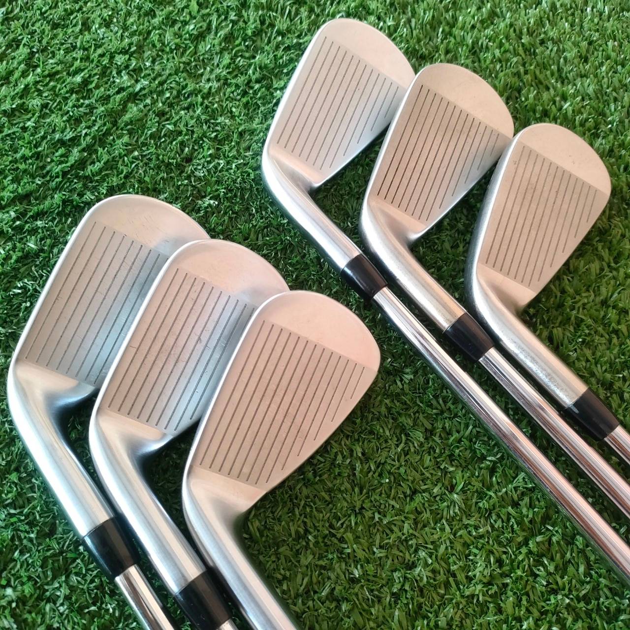 ชุดเหล็ก TITLEIST ก้าน PROJECT X 5.5 ทั้งชุด กริพ IOMIC ทั้งชุด!! เป็นชุดที่รวมกันหลาย AP เพื่อความตีง่ายและคม ในเหล็กยาว มาจนถึงเหล็กสั้น ฟิตติ้งก้านเดียวกันหมด สวิงเวทเดียวกันหมดทั้งชุด!! ไม้กอล์ฟมือสอง ของแท้ BY NakaraLuxurious