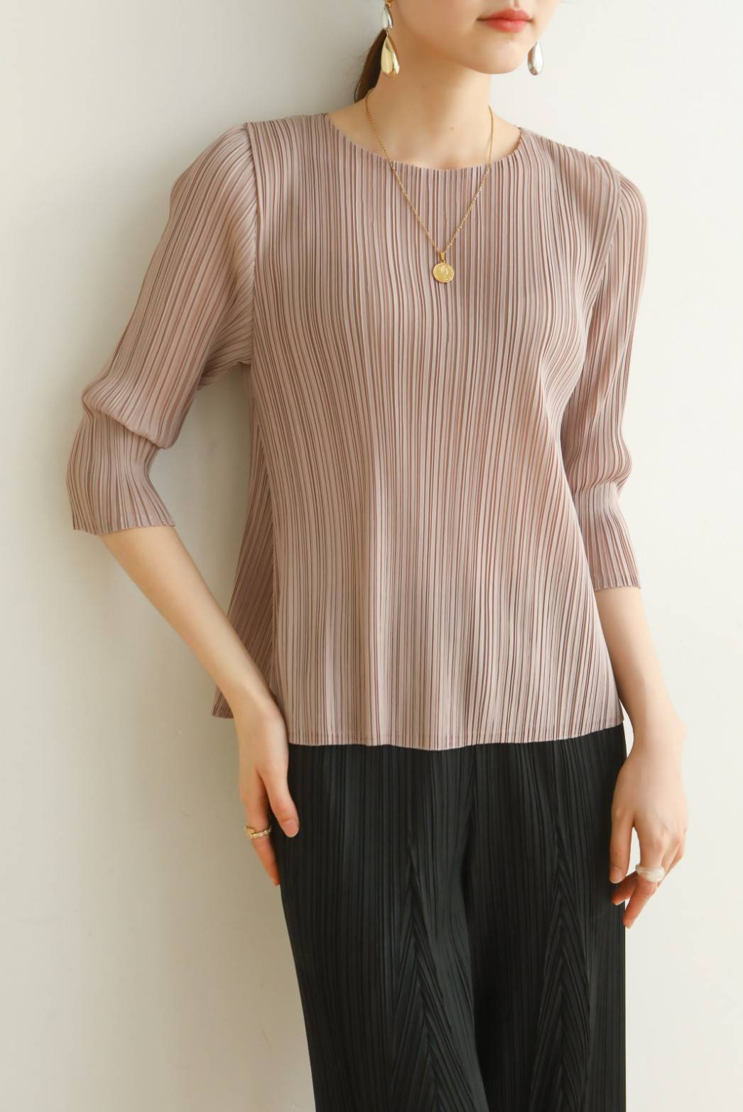 2MUAY รุ่น GJO7097 เสื้ออัดพลีทงานคุณภาพ FLARED PLEATED TOP สีดำ FREE SIZE