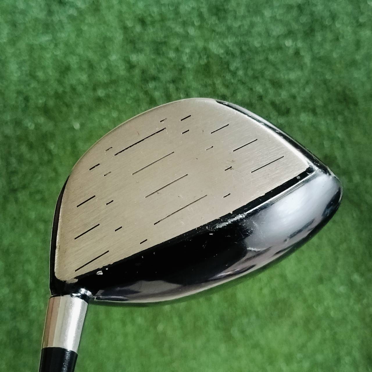 DRIVER PRGR TR340 Dual Composite Driver มีจุดเด่นที่การผสมผสานวัสดุไทเทเนียมและคาร์บอน เพื่อเพิ่มประสิทธิภาพในการตีลูกและความรู้สึกที่ดีในการใช้งาน แบรนด์แถวหน้าของญี่ปุ่น ไม้กอล์ฟพรีเมี่ยมมือสอง ของแท้ By NakaraLuxurious