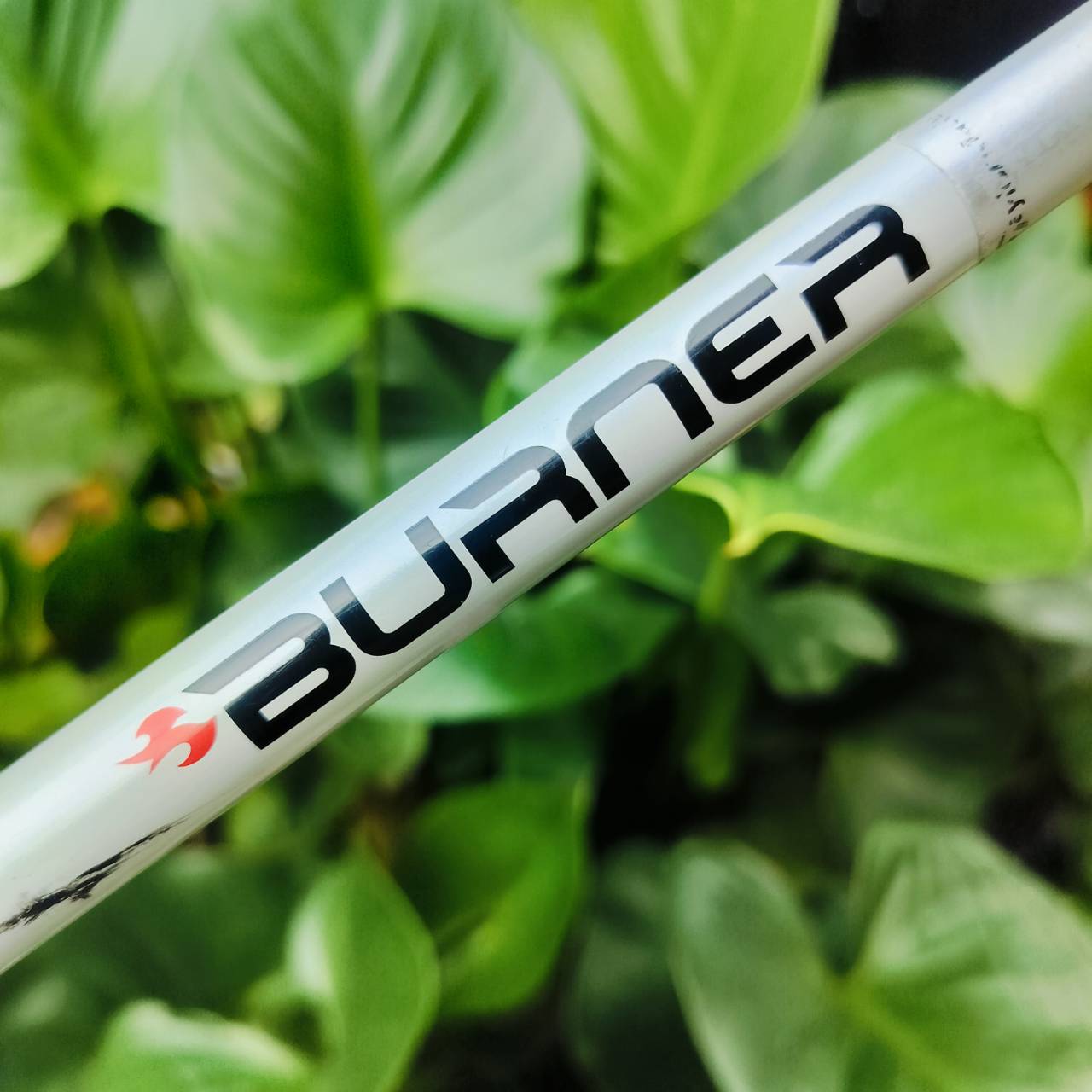 *** ไม้กอล์ฟมือซ้าย *** Driver Taylormade BURNER กระดองเคฟล่า จุด CG ต่ำ หัวใหญ่ หน้าสวีตสปอตกว้างเน้นตีง่ายๆค่ะ ไม้กอล์ฟพรีเมี่ยมมือสอง ของแท้ By NakaraLuxurious