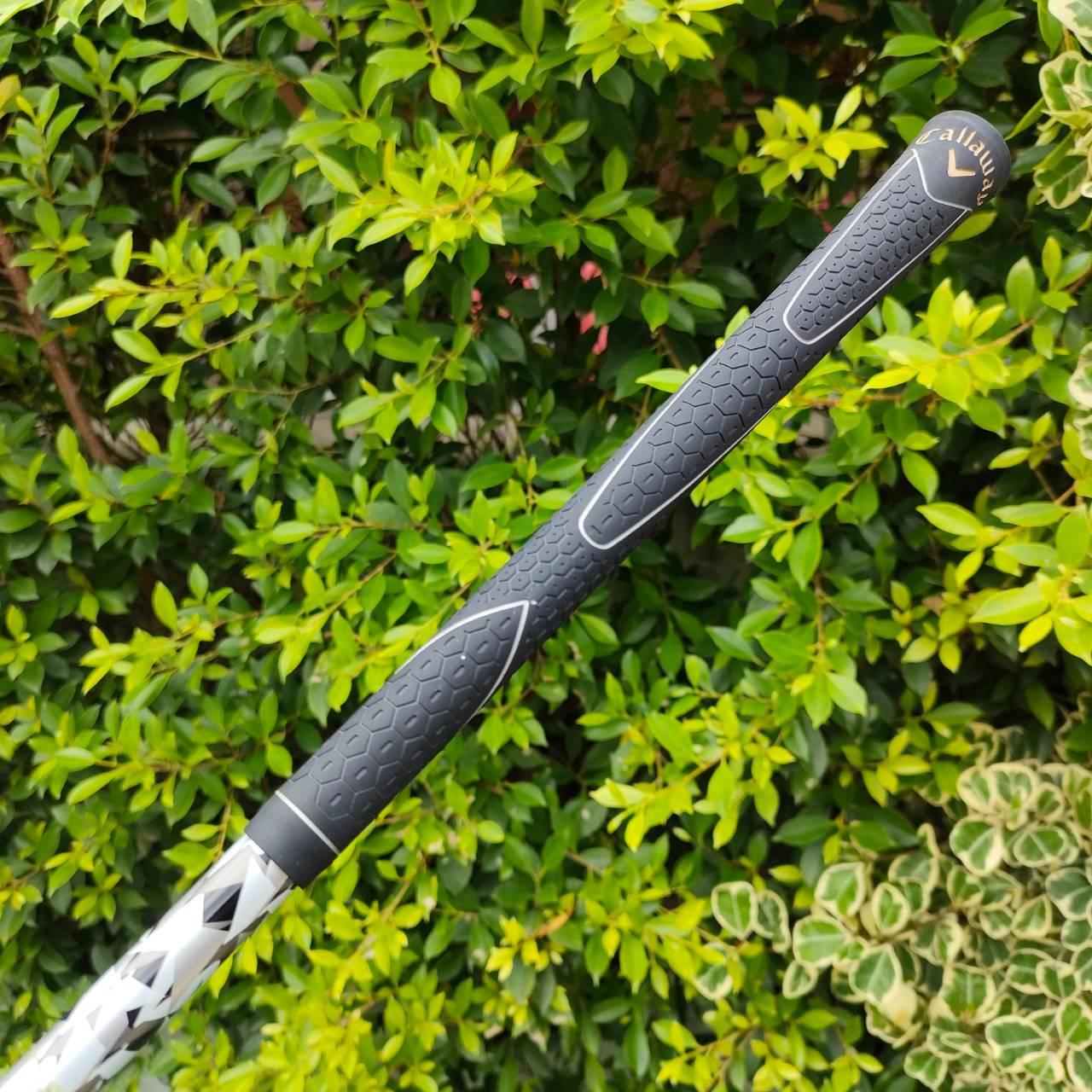 DRIVER CALLAWAY RAZR HAWK องศา 10.5 ก้าน CALLAWAY RAZR HAWK FLEX R ดุดันไม่เกรงใจใคร เท่มากๆ เหมือนแบทแมน ก้านเจาแค่ 50 กรัม 10.5 R คือตีสบายๆๆๆ ตีเบาแค่ไหน ระยะก็มาเต็มๆ สวีตสปอตกว้าง ตีไกลสุดขีดครับ!!! จัดให้ราคาดีมาก