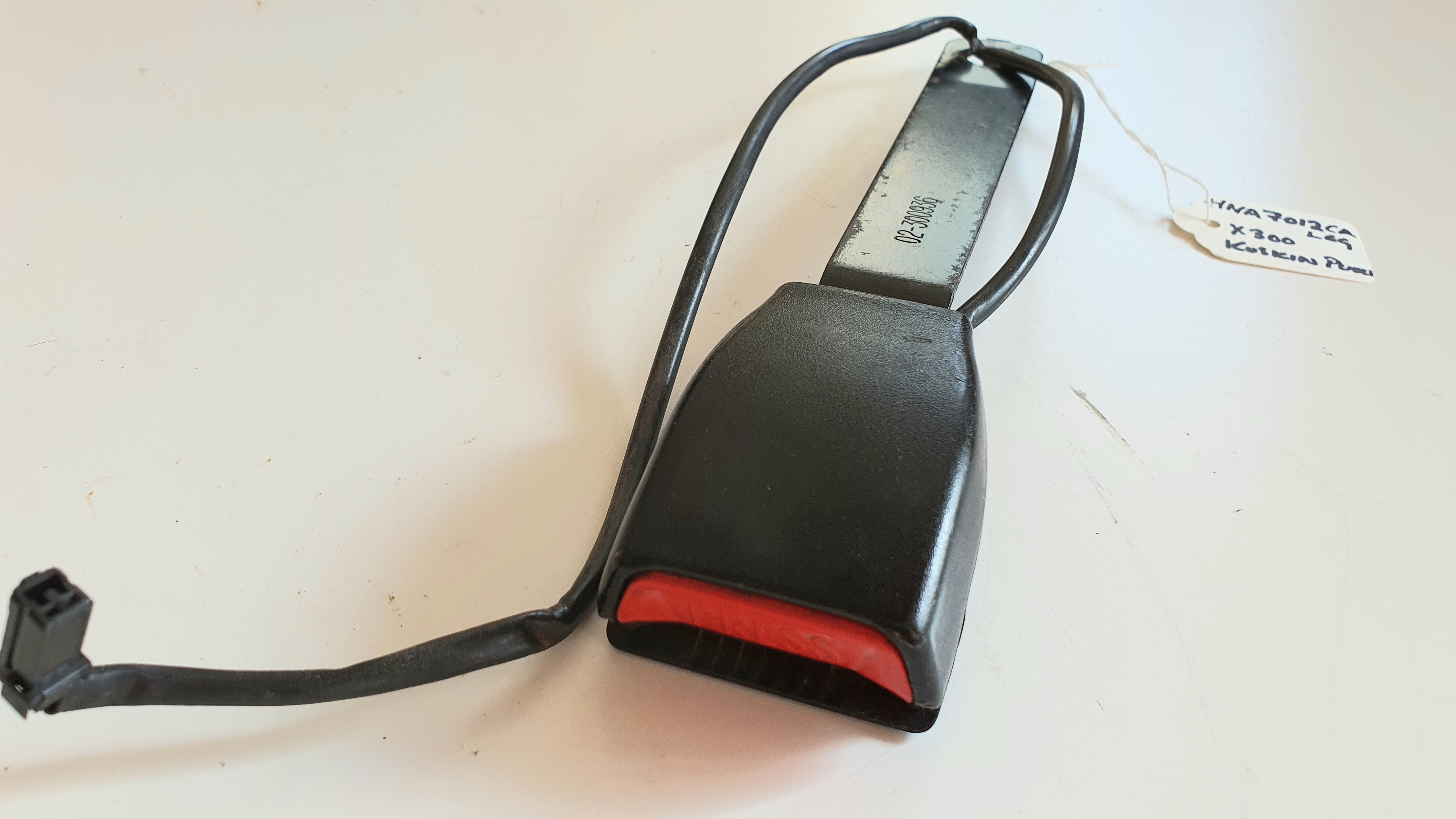 Turvavyön vastakappale X300 1994-97 Musta Käytetty =150e