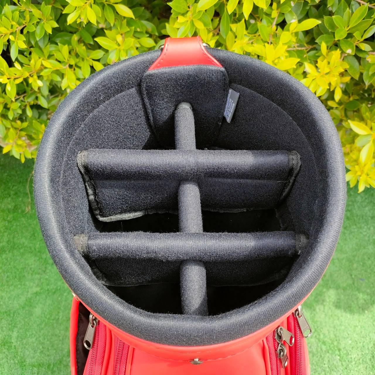 🔥 ถุงกอล์ฟ CUSTOM ของใหม่ 🔥 สีแดงเพลิง Ferrari สวยมาก วัสดุพรีเมี่ยมที่สุด คาดดำเป็นหนังแก้ว ถุง TOUR ใบใหญ่ใส่ของได้ครบหมด!! มือหนึ่ง ของแท้ BY NakaraLuxurious