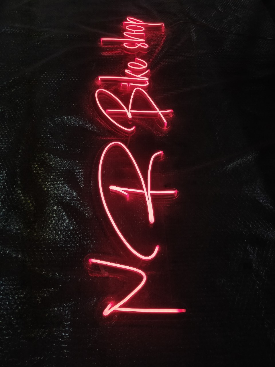 ไฟนีออน เฟค