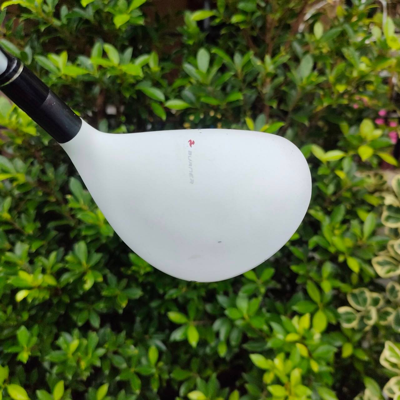 HYBRID 3 TAYLORMADE BURNER SUPERFAST 2.0 องศา 18 ก้าน SUPERFAST FLEX R หัวลักษณะส่งสามเหลี่ยมมนๆ ยื่นออกด้านหลังทำให้ตีง่าย ตีไกล ตีพุ่งสุดๆ ดีมากๆครับ
