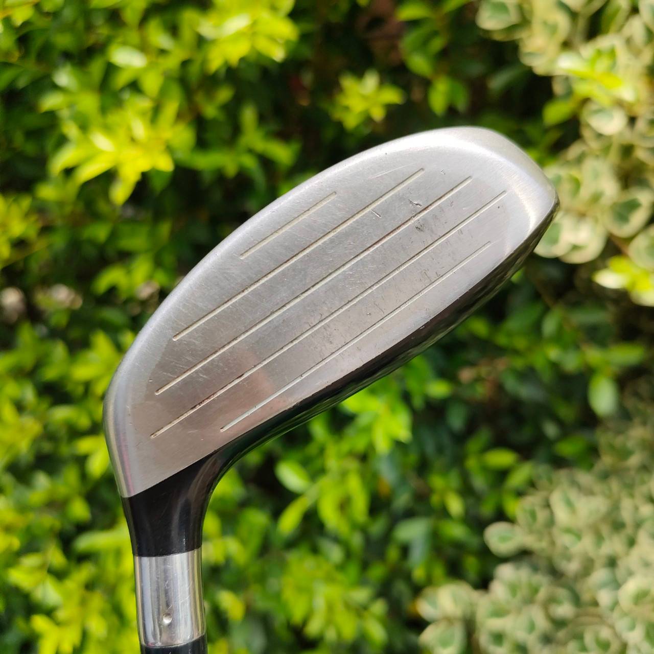 HYBRID NIKE T100 องศา 20 ก้าน FUJIKURA NIKE GOLF FLEX R ตีดีสุดขีด วัสดุส่วนหัวก็ดีมาก ส่วนก้าน FUJIKURA ก็ดีมากๆ ทำให้ไม้นี้เสถียรมากๆ ตีตรงแน่น มั่นใจ
