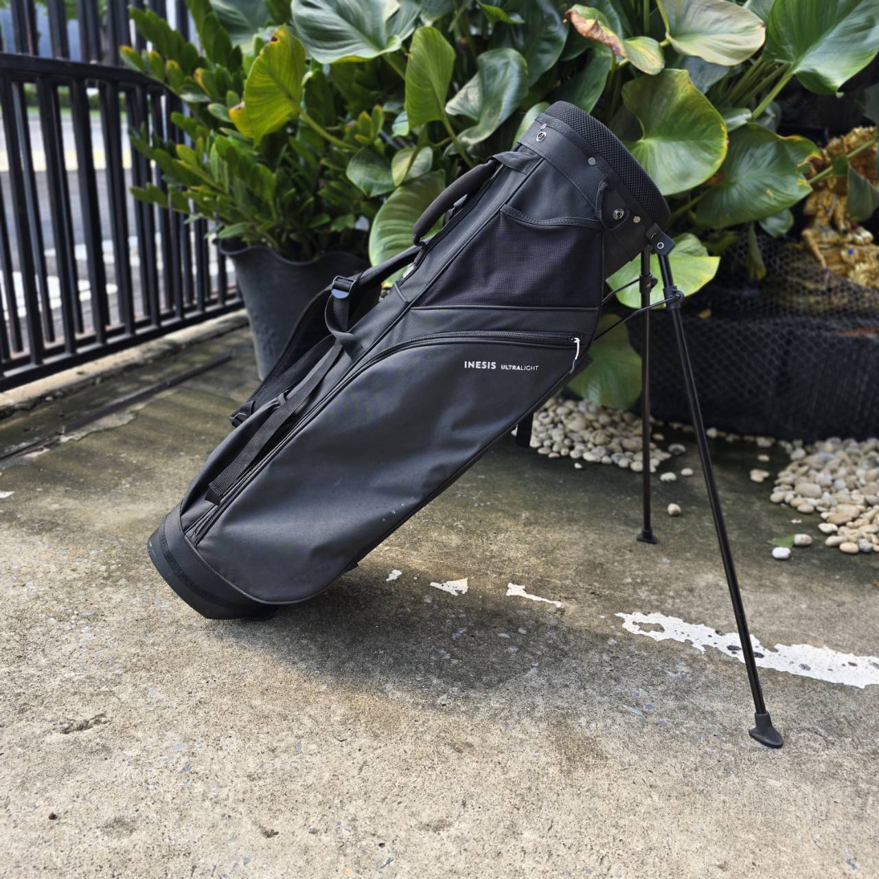 Golf stand bag - INESIS Ultralight ถุงกอล์ฟมีขาตั้งน้ำหนักเบาเป็นพิเศษจากอิเนซิส