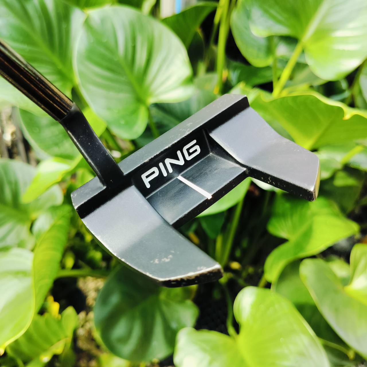 PUTTER PING TYNE 4 ความยาว 34 นิ้ว COVER แท้เดิม รุ่นแบบปีกสองข้างที่นิยมสูงสุด ขอบอกว่าของ PING เป็นเลิศ ไม่แพ้แบรนด์ไหน นิ่งมากๆ และหน้าสัมผัส แบบสองชั้น DUAL - DUROMETER INSERT แบบแข็งอยู่ด้านใน และ แบบนุ่มอยู่ด้านนอก สุดจริง!!! ไม้กอล์ฟพรีเมี่ยมมือสอง