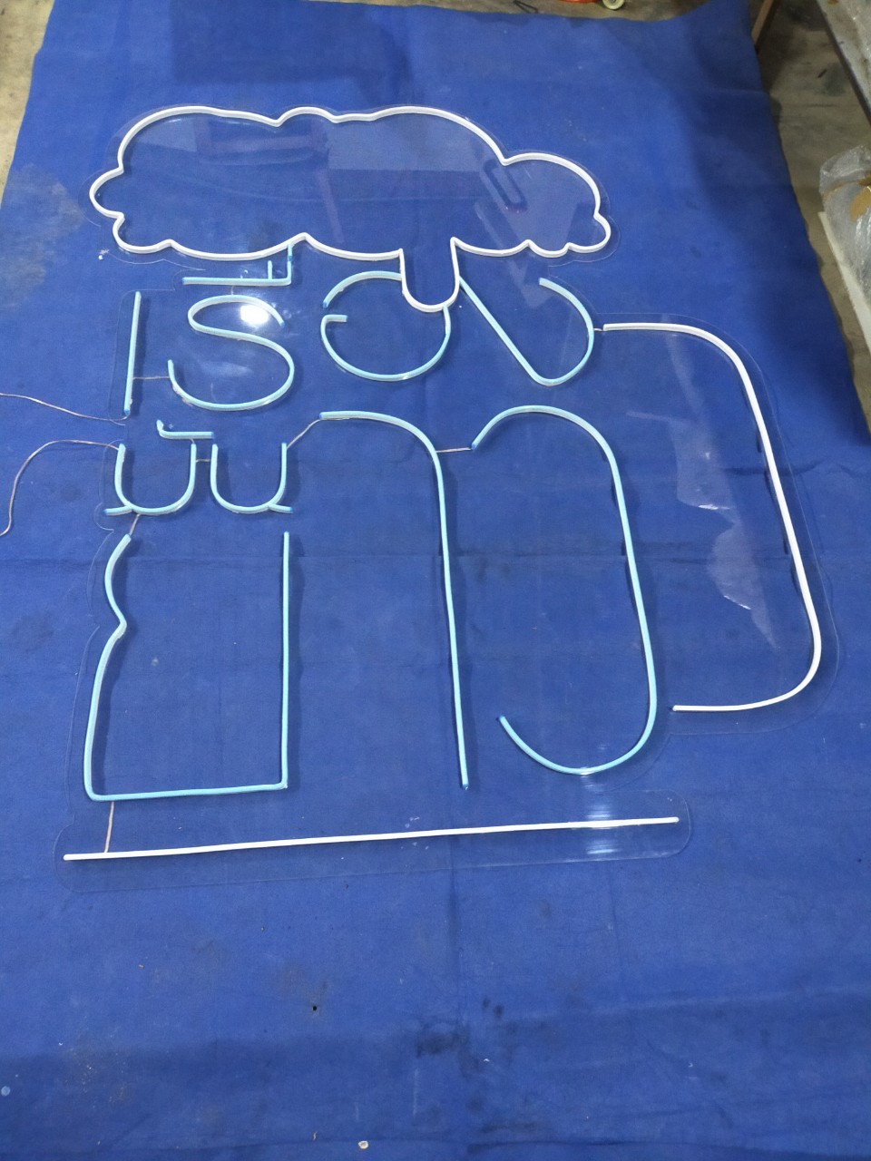 ไฟนีออน เฟค