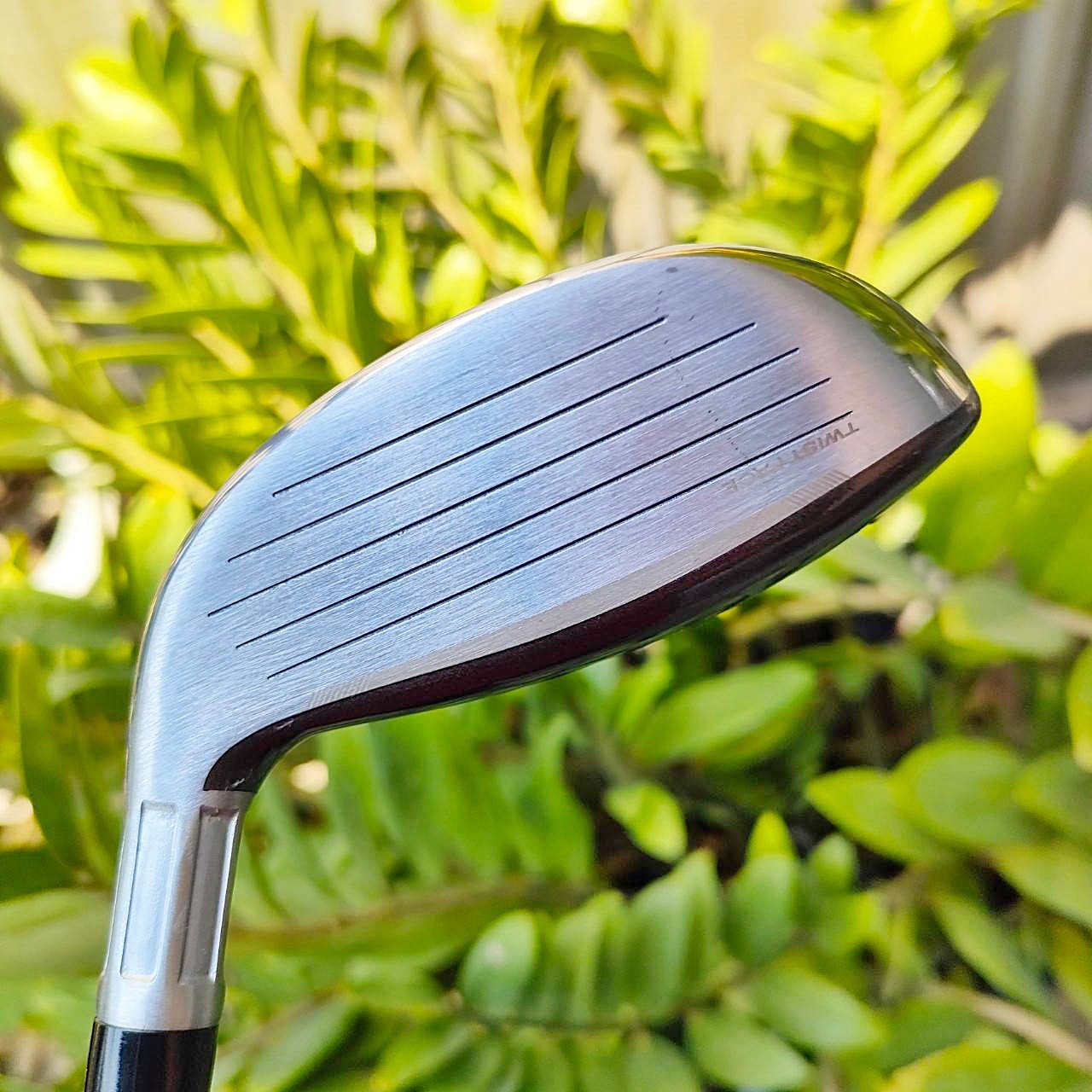 ** ไม้กอล์ฟสำหรับผู้หญิง ** U6 TaylorMade Stealth Women Rescue องศา 28 ก้าน MULTI MATERIAL TENSEI TM40 FLEX L สภาพสวยระดับนางฟ้า เหมือนของใหม่ COVER แท้เดิม พรีเมี่ยมมือสอง ของแท้ By NakaraLuxurious