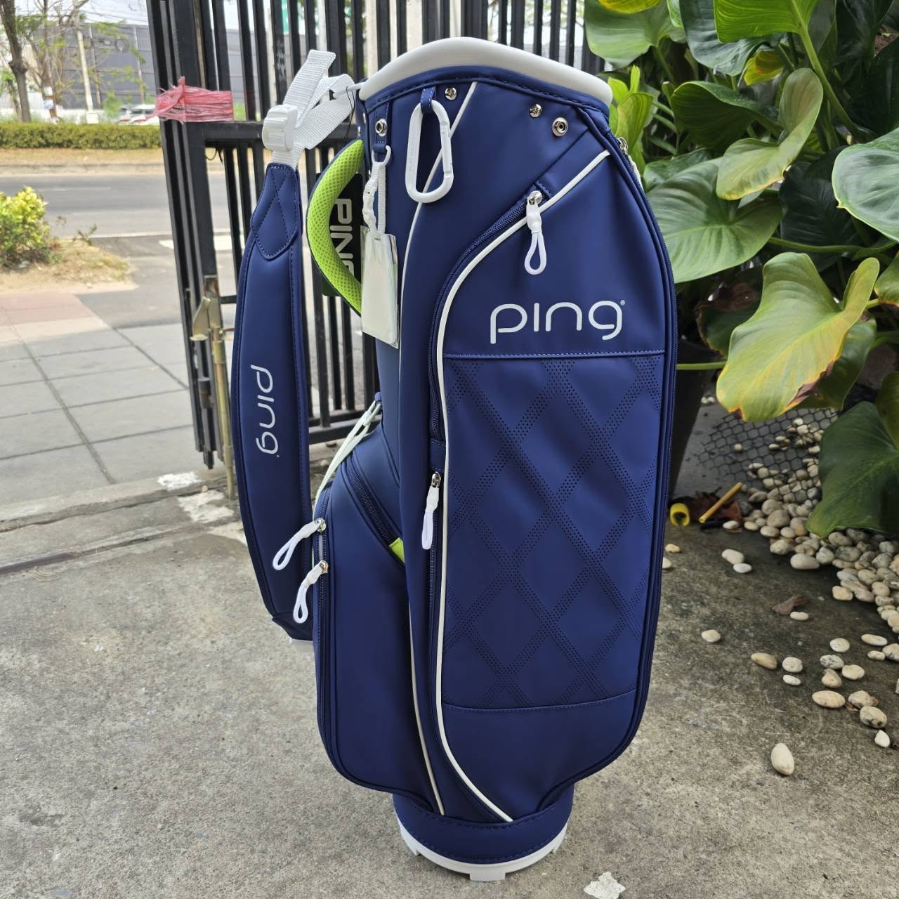 **ลดพิเศษ** ถุงกอล์ฟ PING LADY ของใหม่ ของแท้ น้ำหนักเบามาก กันน้ำ ขนาดพอดีมากค่ะ