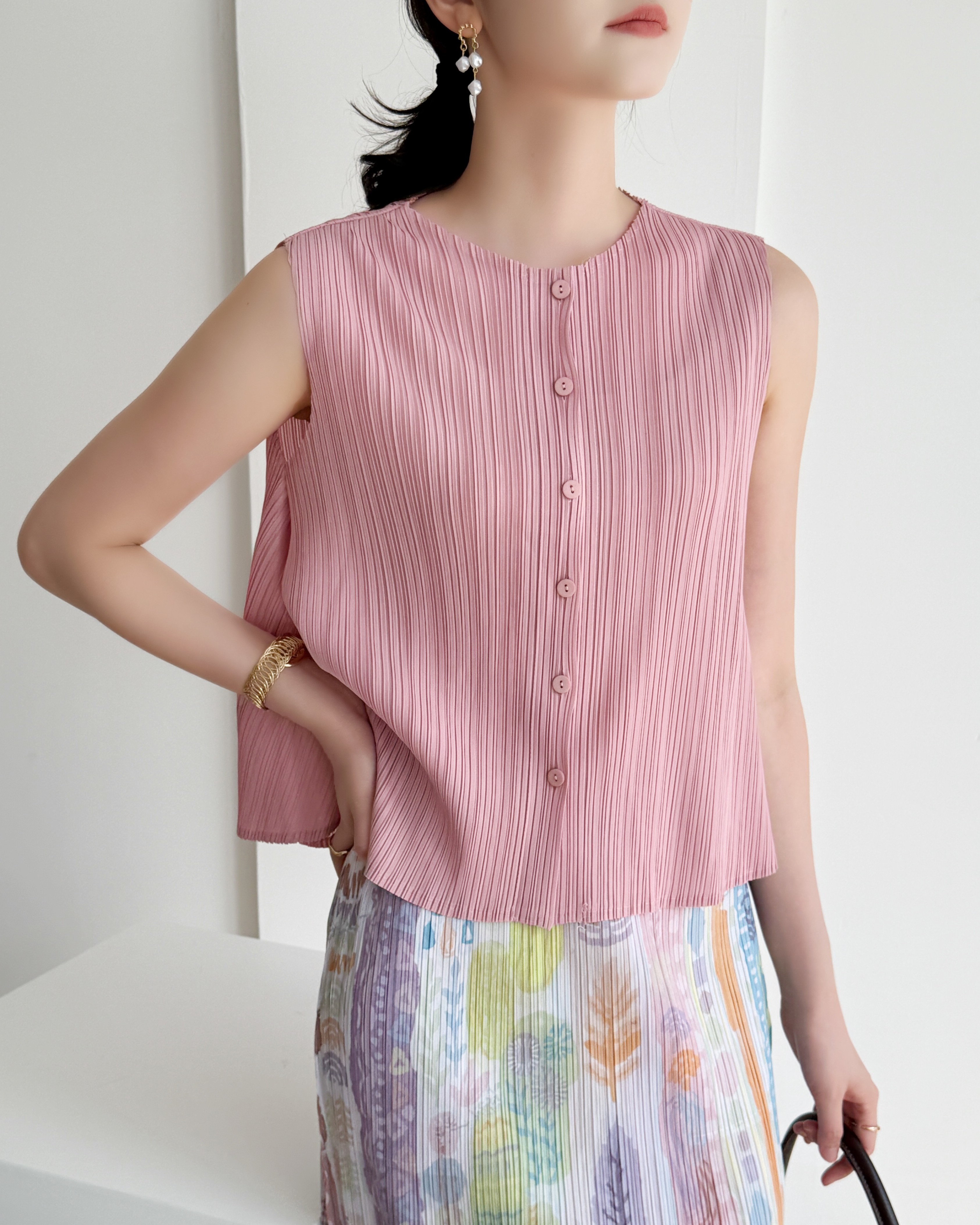 2MUAY รุ่น GJO10319 เสื้ออัดพลีท SLEEVELESS BUTTON FRONT PLEATED TOP 12 สี FREE SIZE