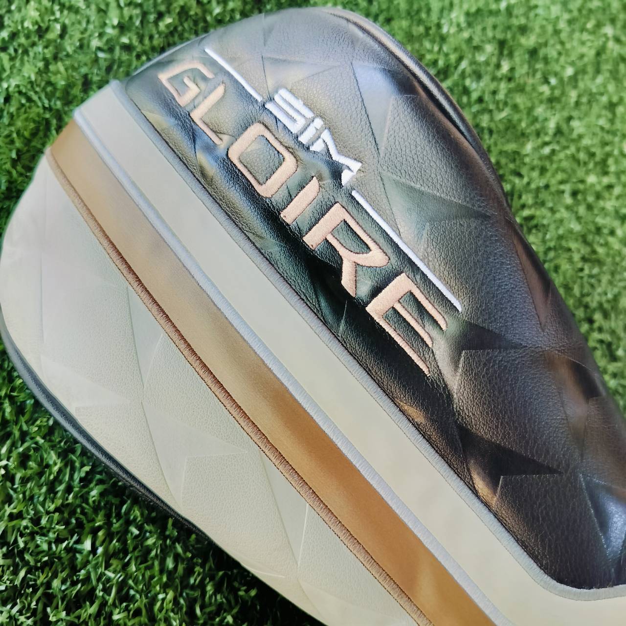 COVER ใส่ DRIVER TAYLORMADE SIM GLOIRE ของแท้ มือสอง สภาพนางฟ้า สภาพไม่ได้ใช้ สวยพรีเมี่ยมสุดๆเลยค่ะ