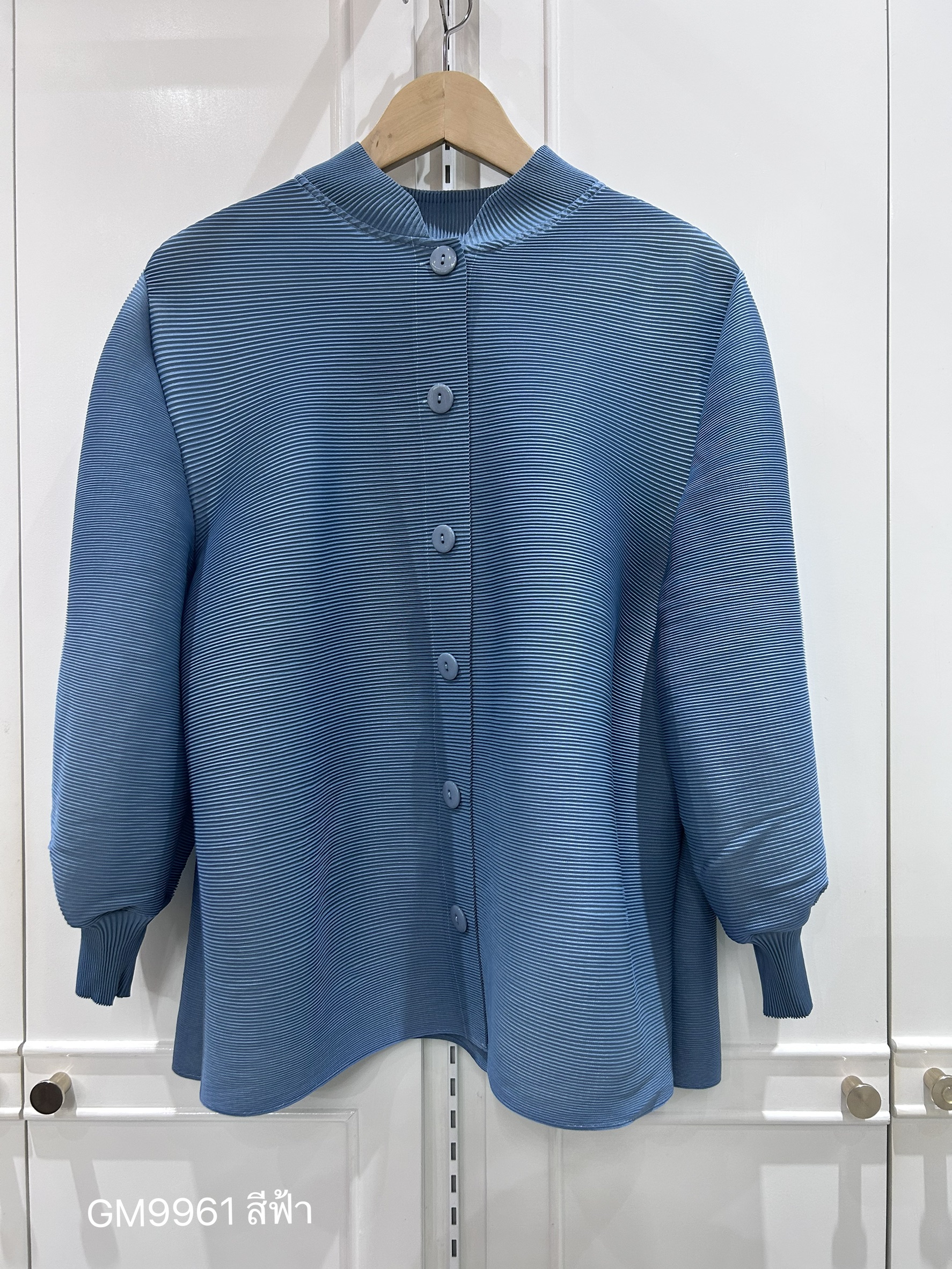 2MUAY GM9961 เสื้ออัดพลีทคอปกแมนดาริน กระดุมผ่าหน้า แขนจั๊ม MANDARIN CUFF SLEEVE PLEATED TOP 23 สี FREE SIZE