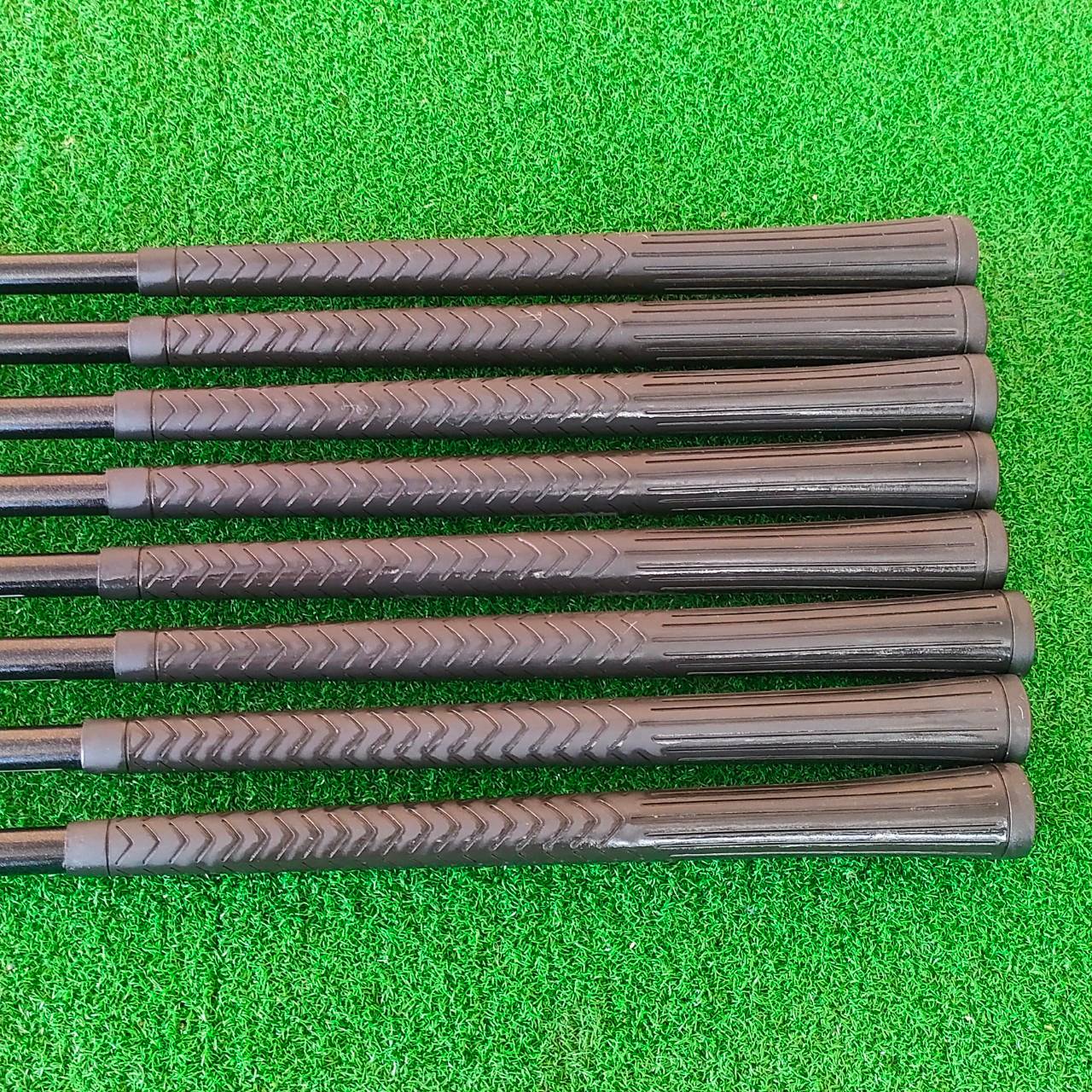 **ไม้กอล์ฟสำหรับผู้หญิง** ชุดเหล็ก T-ZOOM X5 มีเหล็ก 4-9 เเละ PW SW ก้าน MEMORY ACTION FLEX L เป็นเหล็ก FORGED CAVITY ตีง่าย วัสดุดีมากๆ นุ่มครับ ของใหม่รุ่นนี้ออกมา 39,899