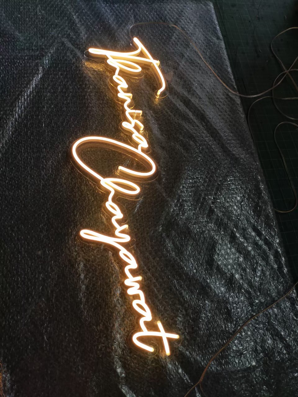 ไฟนีออน เฟค