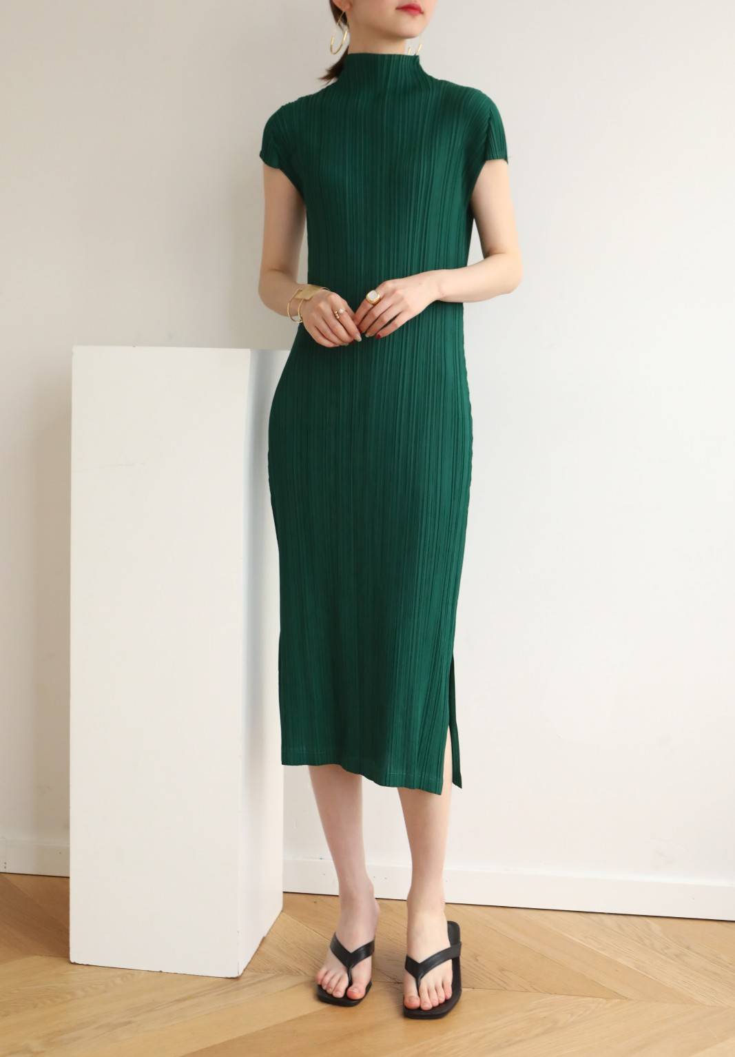2MUAY GJO7876 เดรสพลีทคุณภาพ HIGH NECK CAP SLEEVE PLEAT DRESS 10 สี FREE SIZE