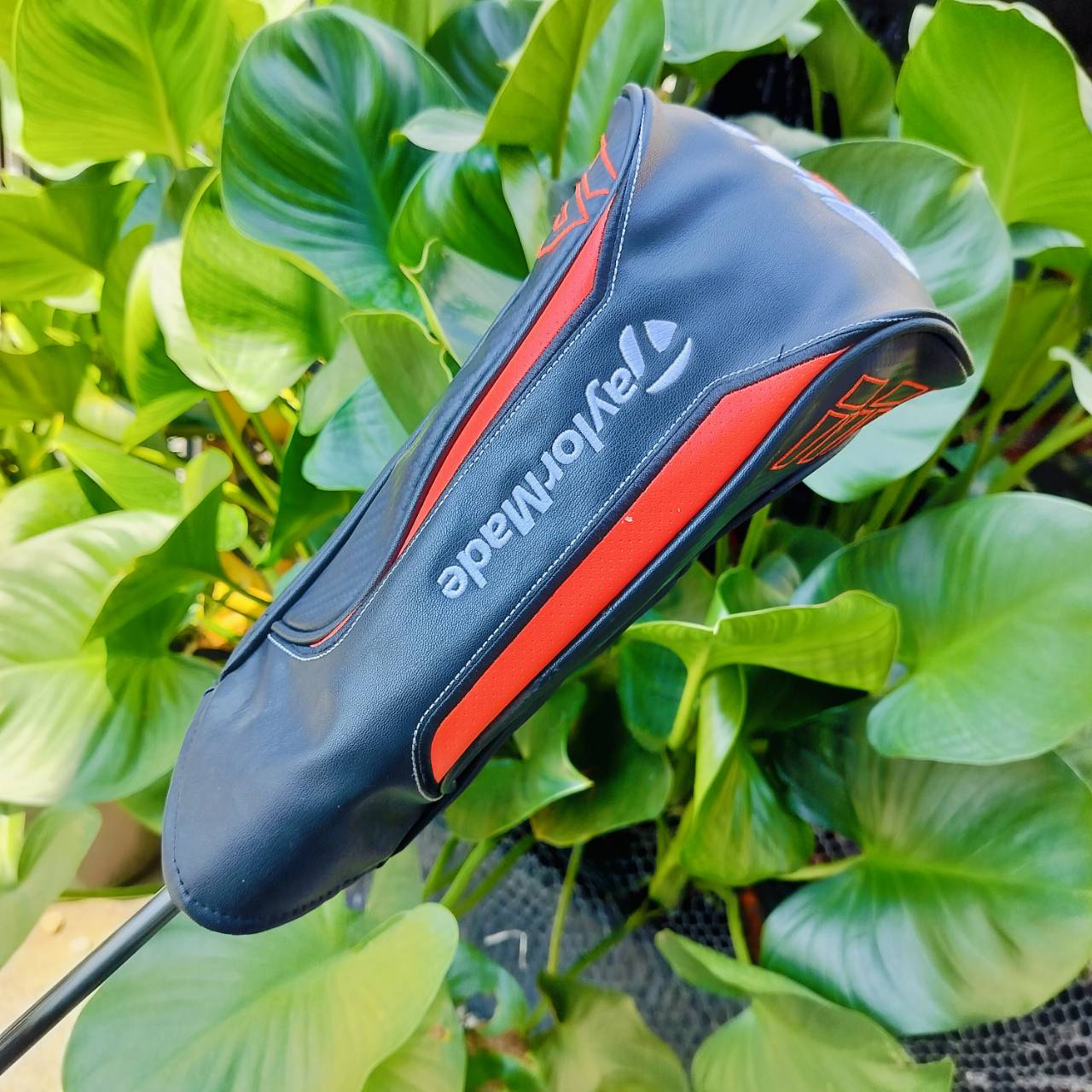 Driver Taylormade M6 องศา 10.5 มี COVER แท้เดิม กริพ IOMIC JAPAN ก้าน FUJIKURA SPEEDER569 EVOLUTION IV FLEX S .ออกแบบหน้าไม้พิเศษสุด ไม้กอล์ฟพรีเมี่ยมมือสอง ของแท้ By NakaraLuxurious