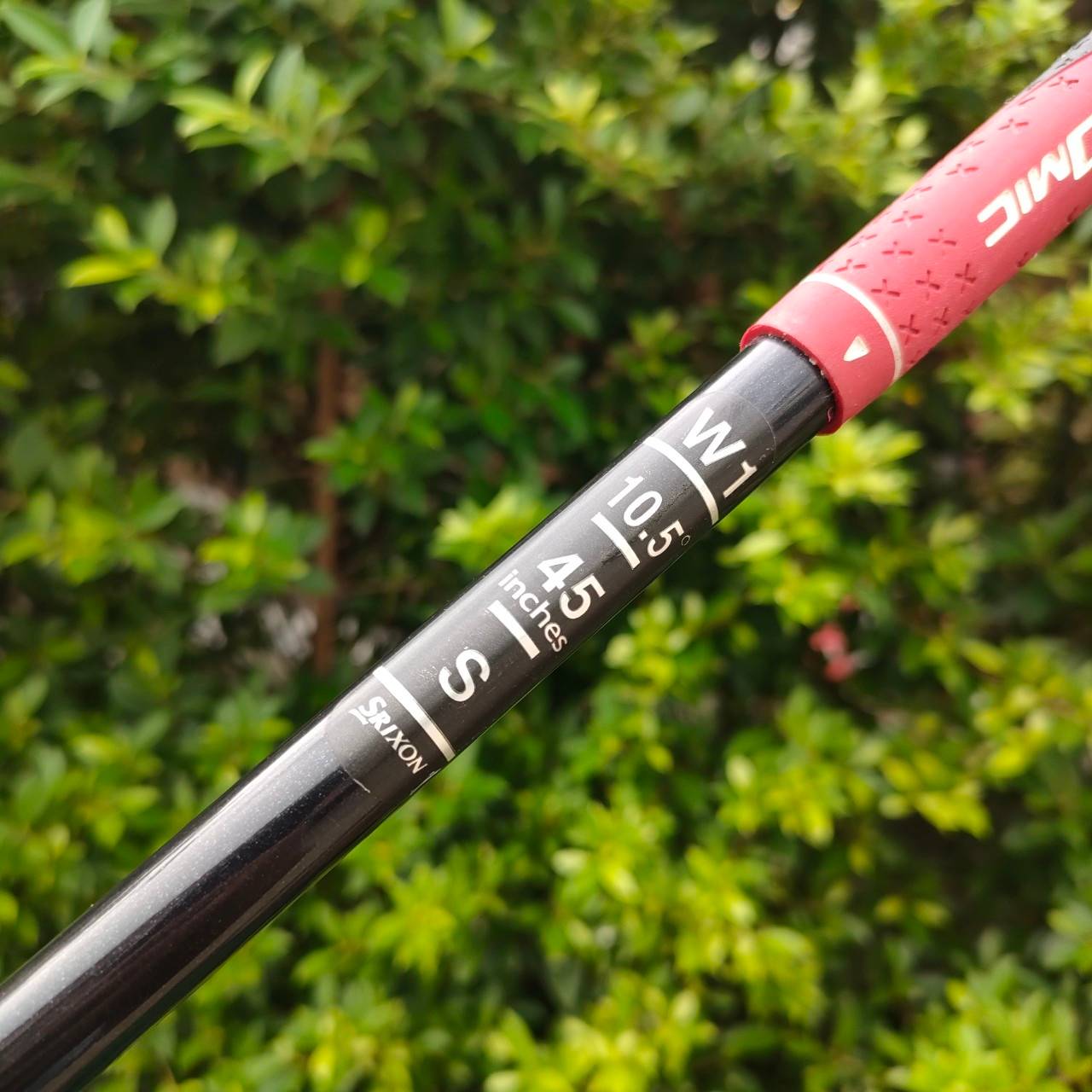 DRIVER SRIXON W-403 AD องศา 10.5 ก้าน SRIXON SV-3000 FLEX S วัสดุเบต้าไทเทเนี่ยม พรีเมี่ยมญี่ปุ่น หน้าเด้ง เน้นตีไกลจัด และตรงจัด ACCURACY & DISTANCE ใส่กริพ IOMIC ไม้กอล์ฟมือสอง ของแท้ BY NakaraLuxurious