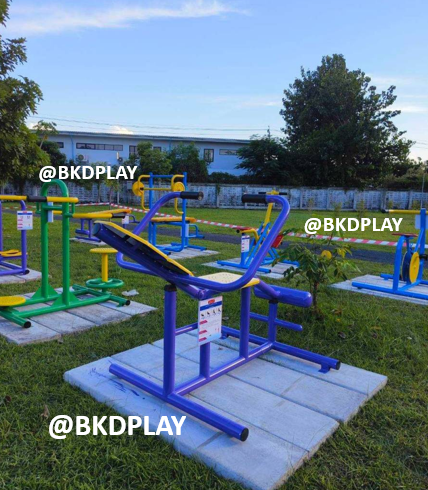 เครื่องออกกำลังกายกลางแจ้งผู้ใหญ่,บริหารแขน-หน้าท้อง (แบบดันกรรเชียง) ,ลานกีฬาอเนกประสงค์ ,สวนสาธารณะ ,เทศบาล ,หมู่บ้าน ,ผลิตในไทย ,สั่งทำตามสีที่ต้องการได้ ขนาด 60 x140 x100 ซม.