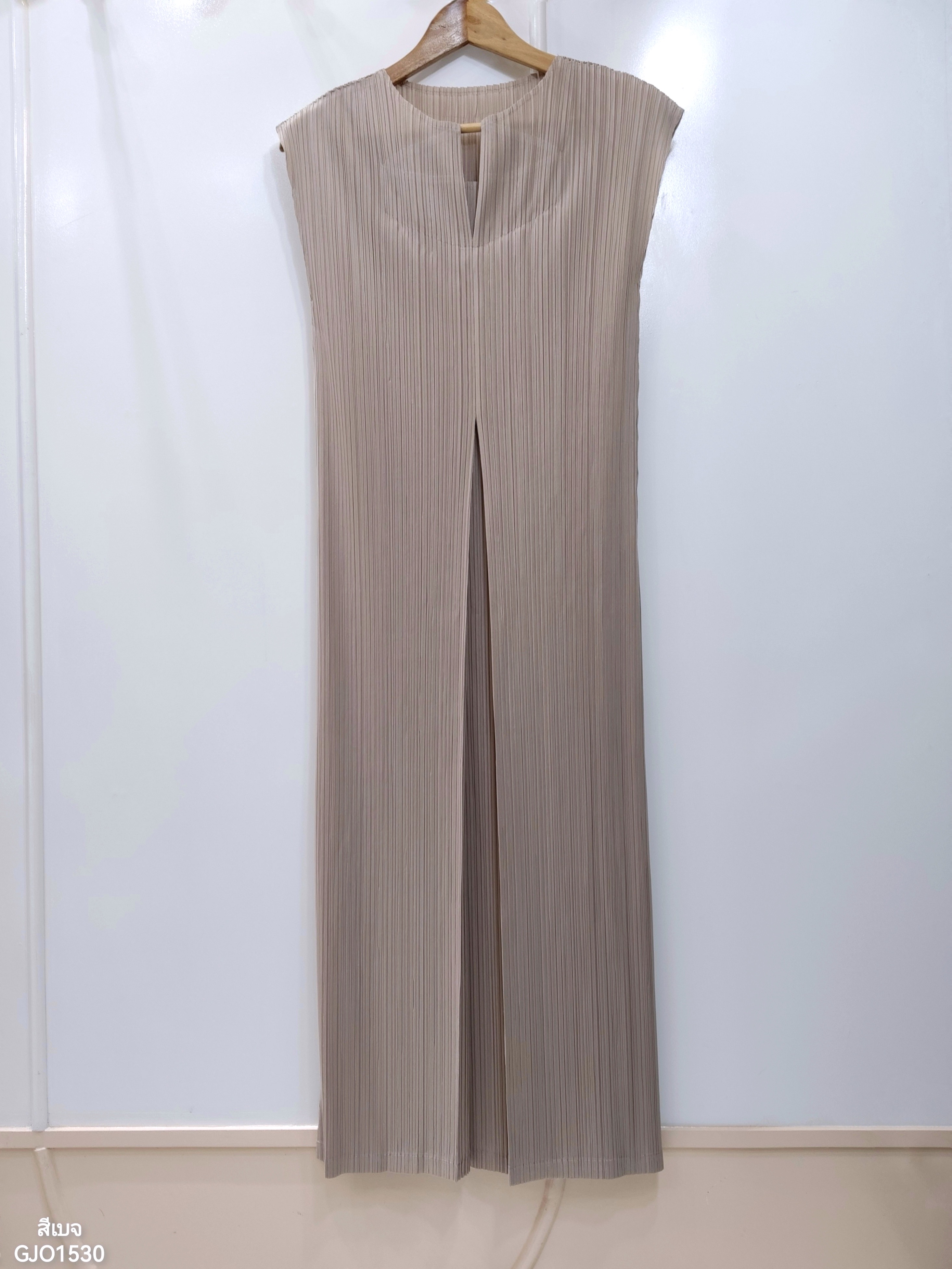 2MUAY รุ่น GJO1530 เดรสพลีทคุณภาพ OPEN NECK CAP SLEEVE PLEATED DRESS 10 สี FREE SIZE