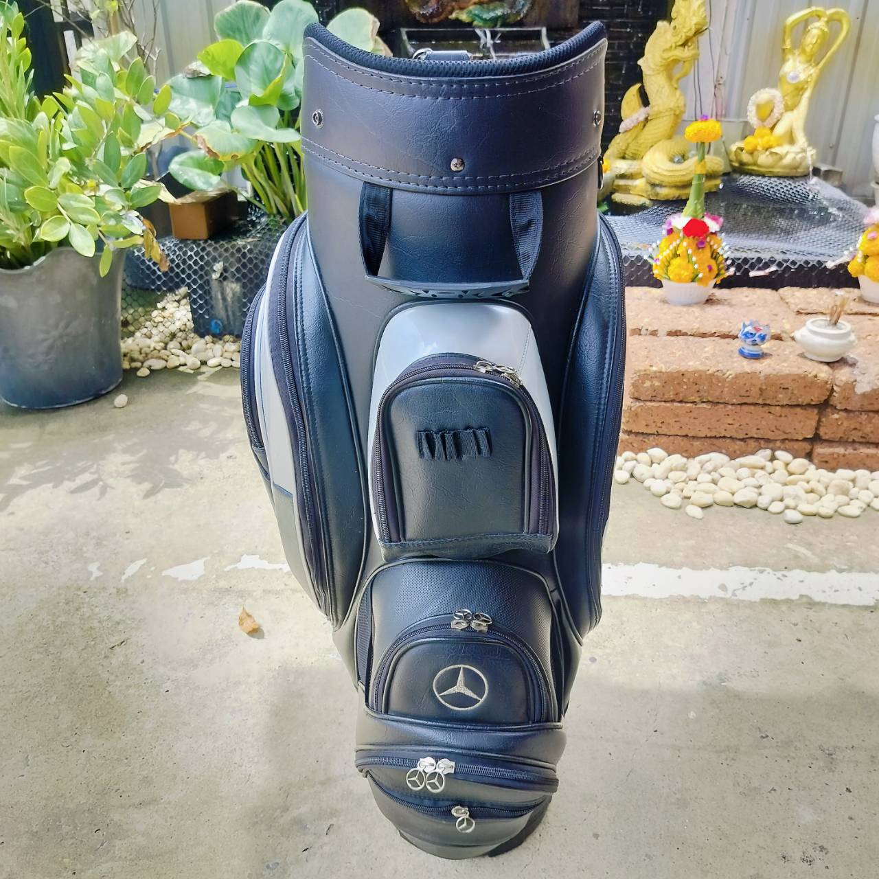 ถุงกอล์ฟ BENZ BKK ของแท้ ไม่เคยใช้งานมาก่อน เรียบหรู ซิปทุกซิปเป็นตราเบนซ์