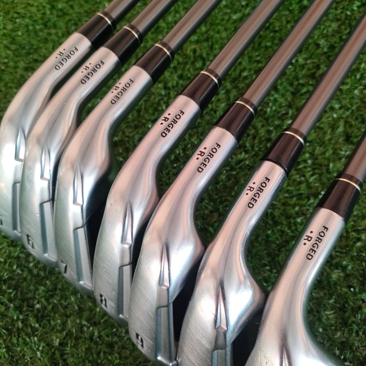 ชุดเหล็ก CALLAWAY LEGACY V มีเหล็ก 5-9 เเละ PW SW ก้าน LEGACY FLEX R เป็นเหล็กเนื้อ FORGED แท้ แต่ยังมี CAVITY ที่ลึกมาก!! สภาพสวยมาก!! ไม้กอล์ฟมือสอง ของแท้ BY NakaraLuxurious