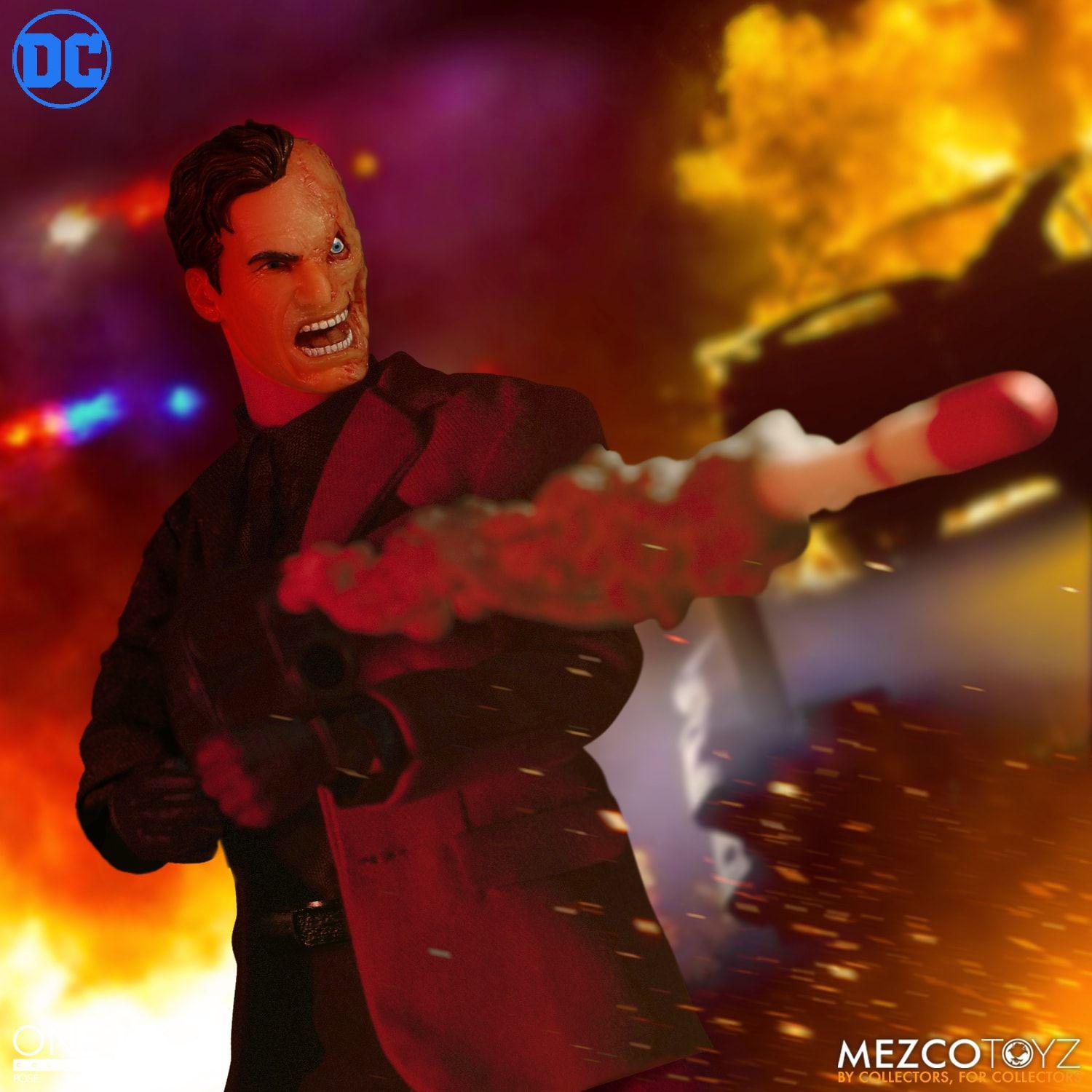 [สั่งจอง] MEZCO TOYZ ONE:12 COLLECTIVE : Two-Face