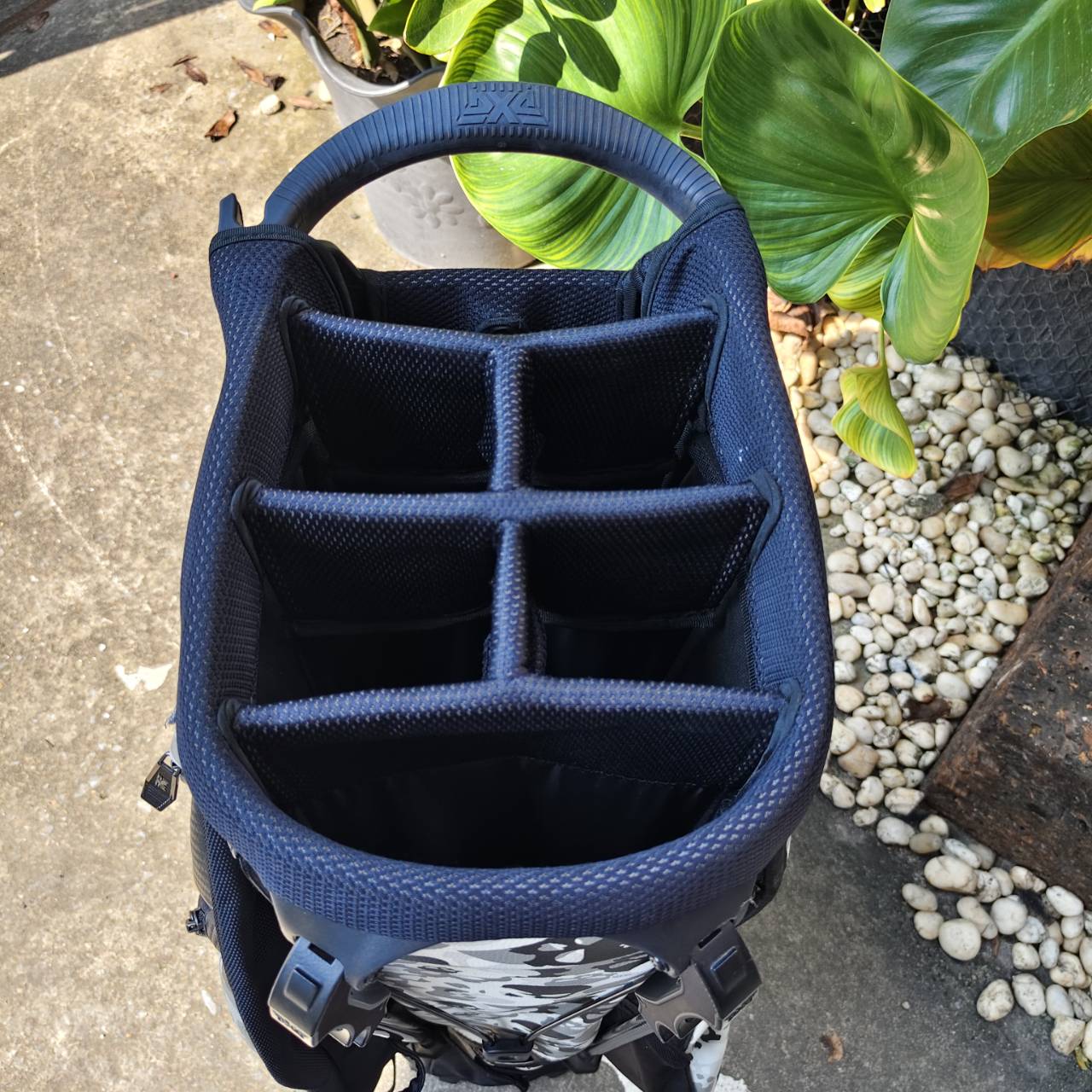 ถุงกอล์ฟ PXG 2023 Darkness Skull Camo Hybrid Stand Bag เป็นกระเป๋ากอล์ฟรุ่นพิเศษแบบลิมิเต็ดเอดิชัน