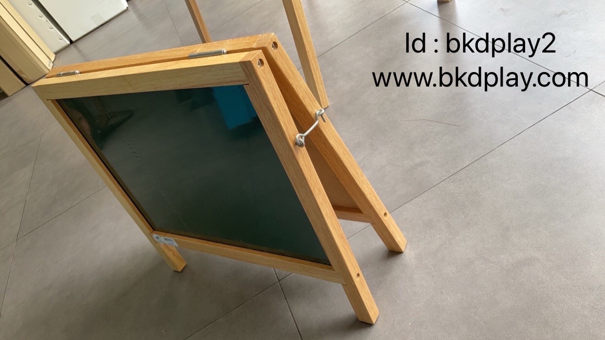 กระดาน 2 หน้าพร้อมขาตั้ง กระดานไวท์บอร์ด /อีกด้านเป็นแม่เหล็ก และกระดานดำ สื่อการสอน พร้อมส่ง