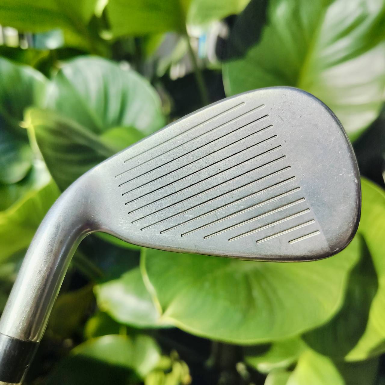 ชุดเหล็ก Taylormade R7 Draw ก้าน เหล็กน้ำหนักเบา 90 กรัม FLEX R วางหมุดน้ำหนักไว้พิเศษ เป็นรุ่น Draw สำหรับนักกอล์ฟที่มักตีเฟดออกขวา สามารถกลับมาตีได้ตรงขึ้นอย่างมาก ไม้กอล์ฟพรีเมี่ยมมือสอง ของแท้ By NakaraLuxurious