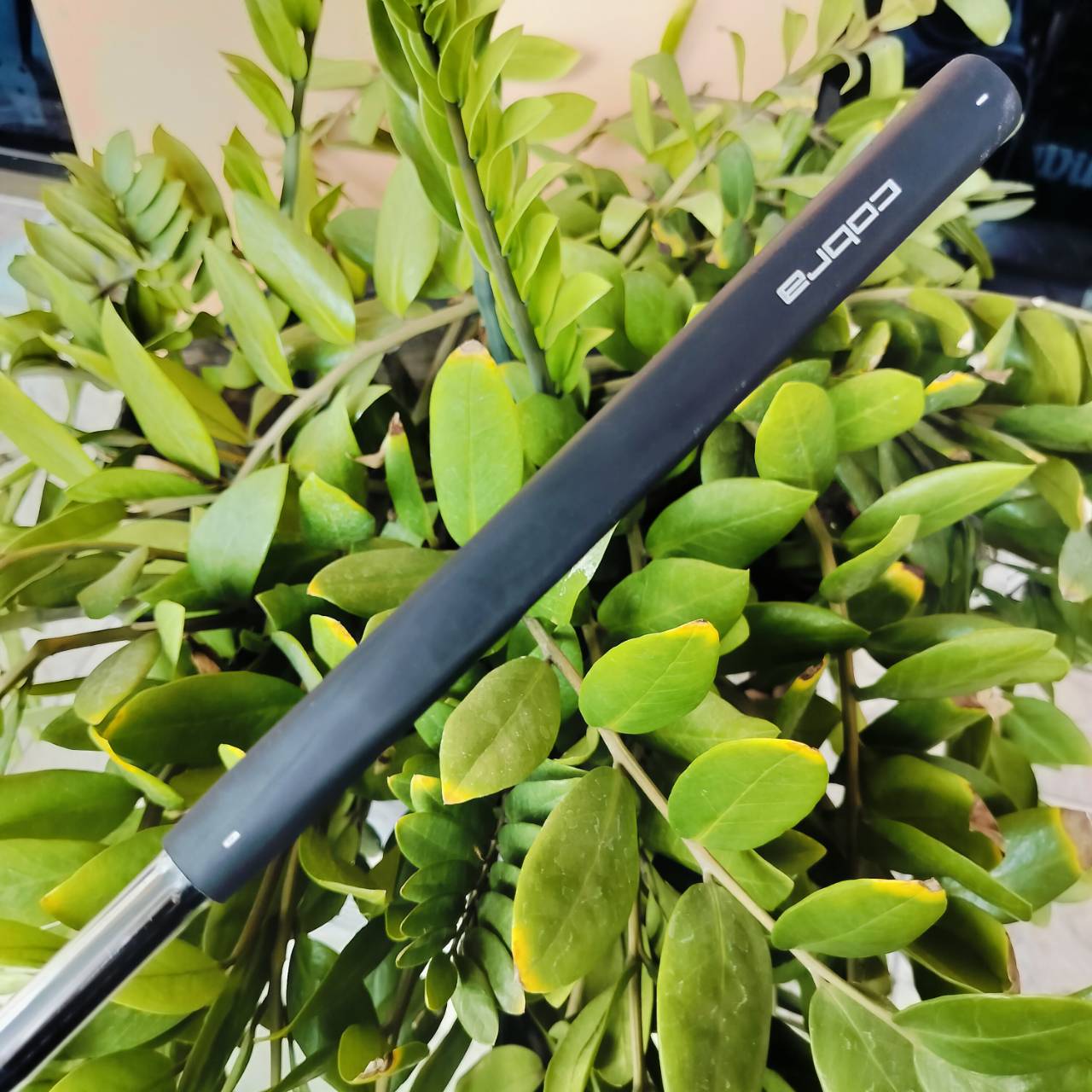 Cobra Golf Milled Face Blade Putter ความยาว 34 นิ้ว สุดยอดของพัตเตอร์ ไม่แพ้ CAMERON เลยครับ น้ำหนักดีมาก ลูกเกาะไลน์มาก พัตต์ฟีลลิ่งนุ่ม ไม้กอล์ฟพรีเมี่ยมมือสอง ของแท้ By NakaraLuxurious
