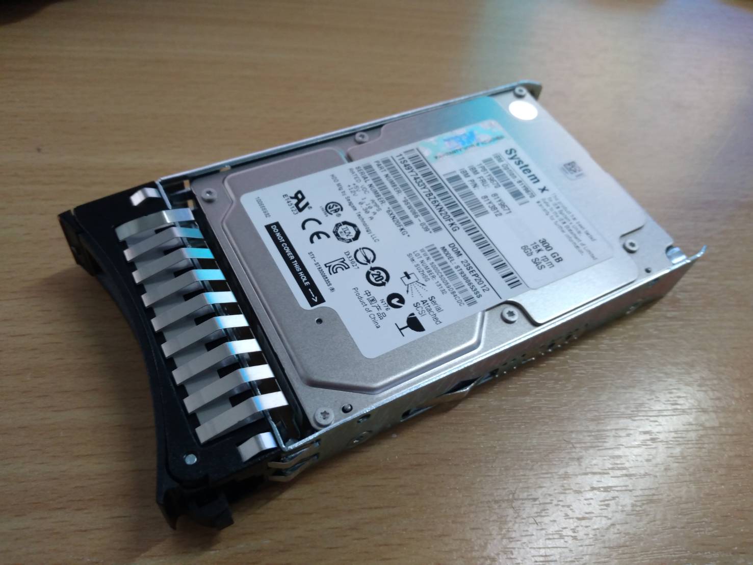 IBM 81Y9670 81Y9671 300GB 15K SAS 6Gbps 2.5" Hard Drive