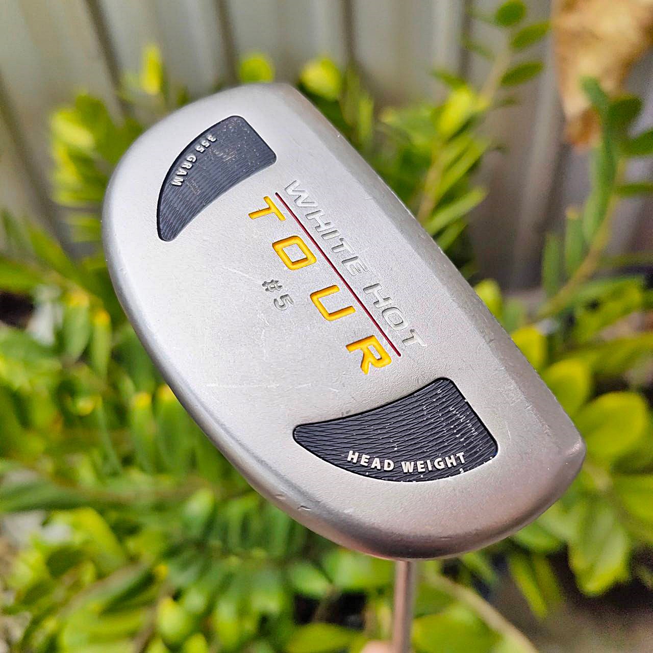 PUTTER ODYSSEY WHITE HOT TOUR #5 ความยาว 33 นิ้ว พัตเตอร์ทรงมอลเล็ตที่ชดเชยสูง ไม้กอล์ฟมือสอง ของแท้ BY NakaraLuxurious