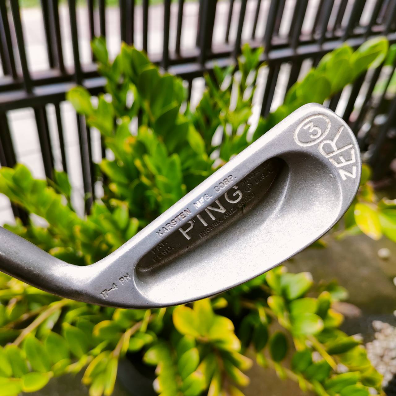 *** หายากมาก *** PUTTER PING ZERO 3 ความยาว 35 นิ้ว รูปทรงโดนเด่นที่เป็นเอกลักษณ์ พัตต์ง่าย ลักษณะสโตรกคล้ายชิพ หน้าไม้ช่วยให้ลูดเกาะไลน์มากค่ะ ไม้กอล์ฟพรีเมี่ยมมือสอง ของแท้ By NakaraLuxurious