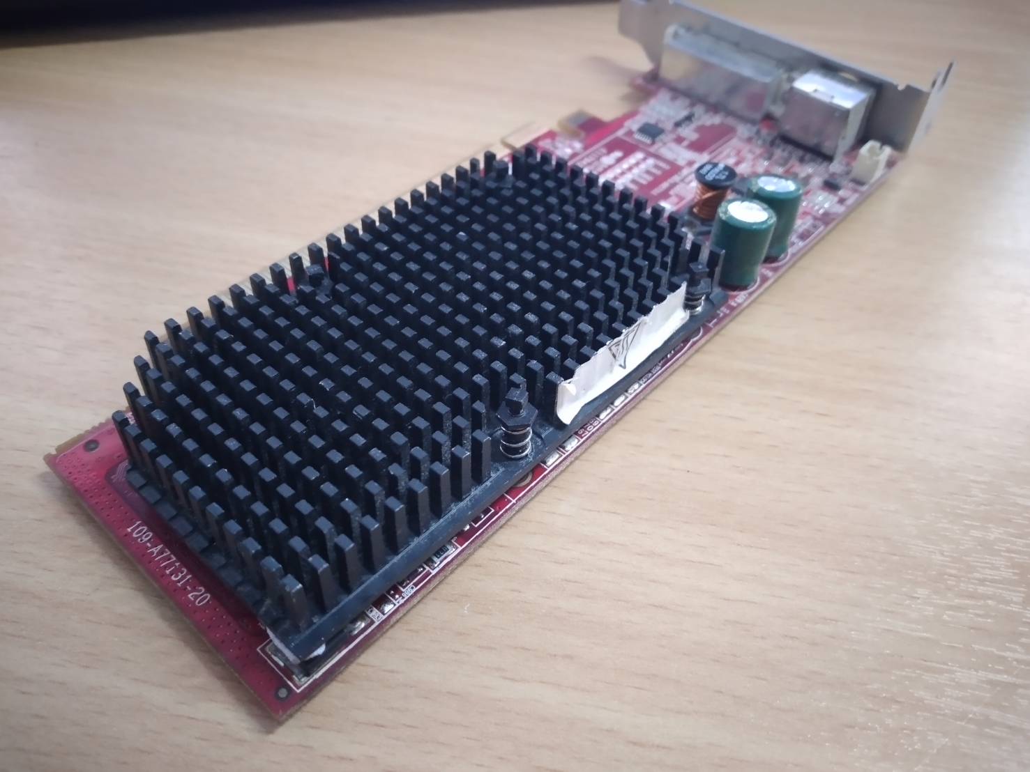 ATI Radeon X1300 128MB PCI-E Graphics Card- 102A7710920 ขาสั้น