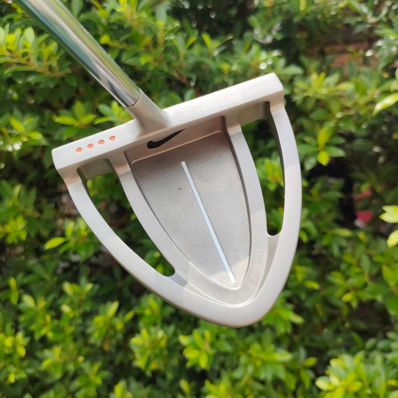 PUTTER NIKE IGNTE 004 ความยาว 34 นิ้ว ก้าน IGNITE เป็นก้านแบบ CENTER เจาะตรงกลาง พัตต์นิ่ง!! พัตต์แม่นยำมาก!! ไม้กอล์ฟมือสอง ของแท้ BY NakaraLuxurious