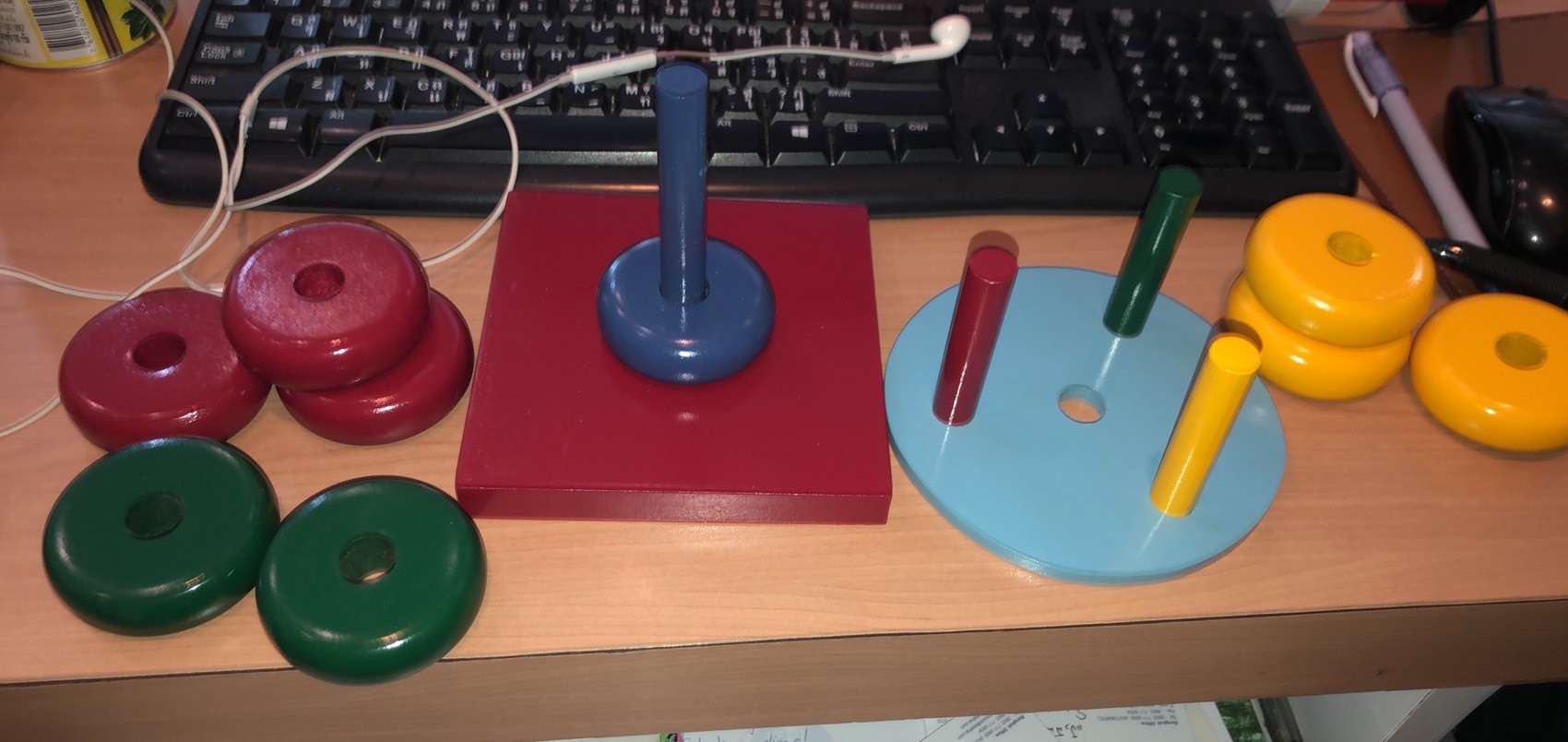 แว่นไม้จำแนกสีสวมหลัก3สี , ของเล่นไม้, ของเล่นเสริมพัฒนาการ, ของเล่นเด็กอนุบาล, สื่อการสอนเด็กอนุบาล วัสดุและสี ปลอดภัยต่อเด็ก มีมาตรฐาน มอก. ตามที่ สพฐ. กำหนด