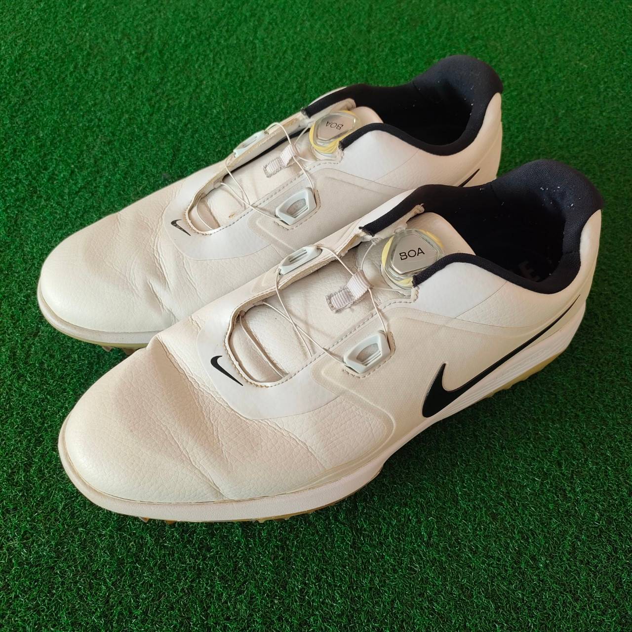 รองเท้ากอล์ฟ NIKE LUNARLON มือสอง ปุ่มหมุน BOA ใส่เข้าออกได้อย่างสะดวก ขนาดไชส์ US10W UK9 EUR44 CM 28 สภาพใหม่มาก!! มือสอง ของแท้ BY NakaraLuxurious