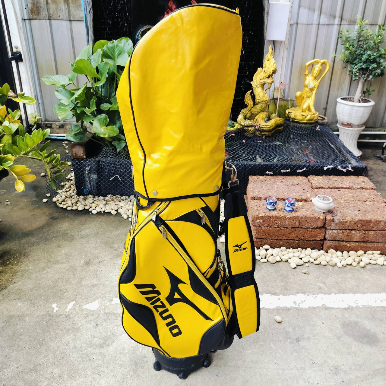 ถุงกอล์ฟ MIZUNO มือสอง ของแท้ สีเหลือง หนังแก้ว สวยมาก ดีไซน์สปอร์ตพรีเมี่ยมญี่ปุ่น