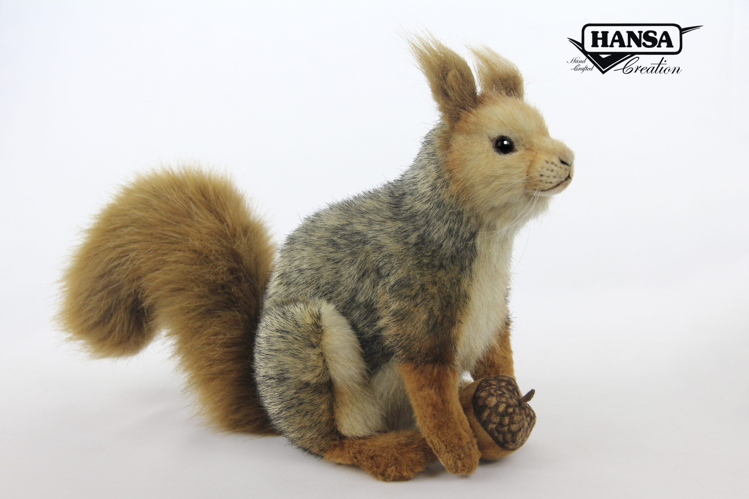 8049 Gray Squirrel Crouching 26cm.H