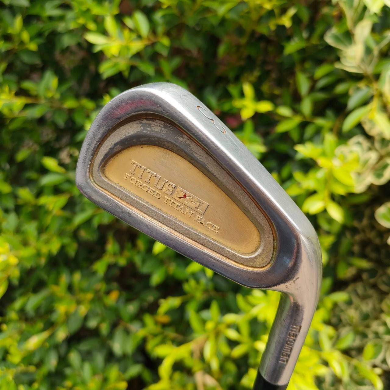 เหล็ก 3 MARUMAN TITUSX-1 FORGED ก้าน THE PARS FLEX R หน้าเด้ง มีแผ่นหน้าเด้งอยู่ที่หน้าไม้เลยครับ ตีง่ายเท่าไฮบริดเลย และตีไกลมากๆ และที่สำคัญสปินดีกว่าหัวไม้มากๆ