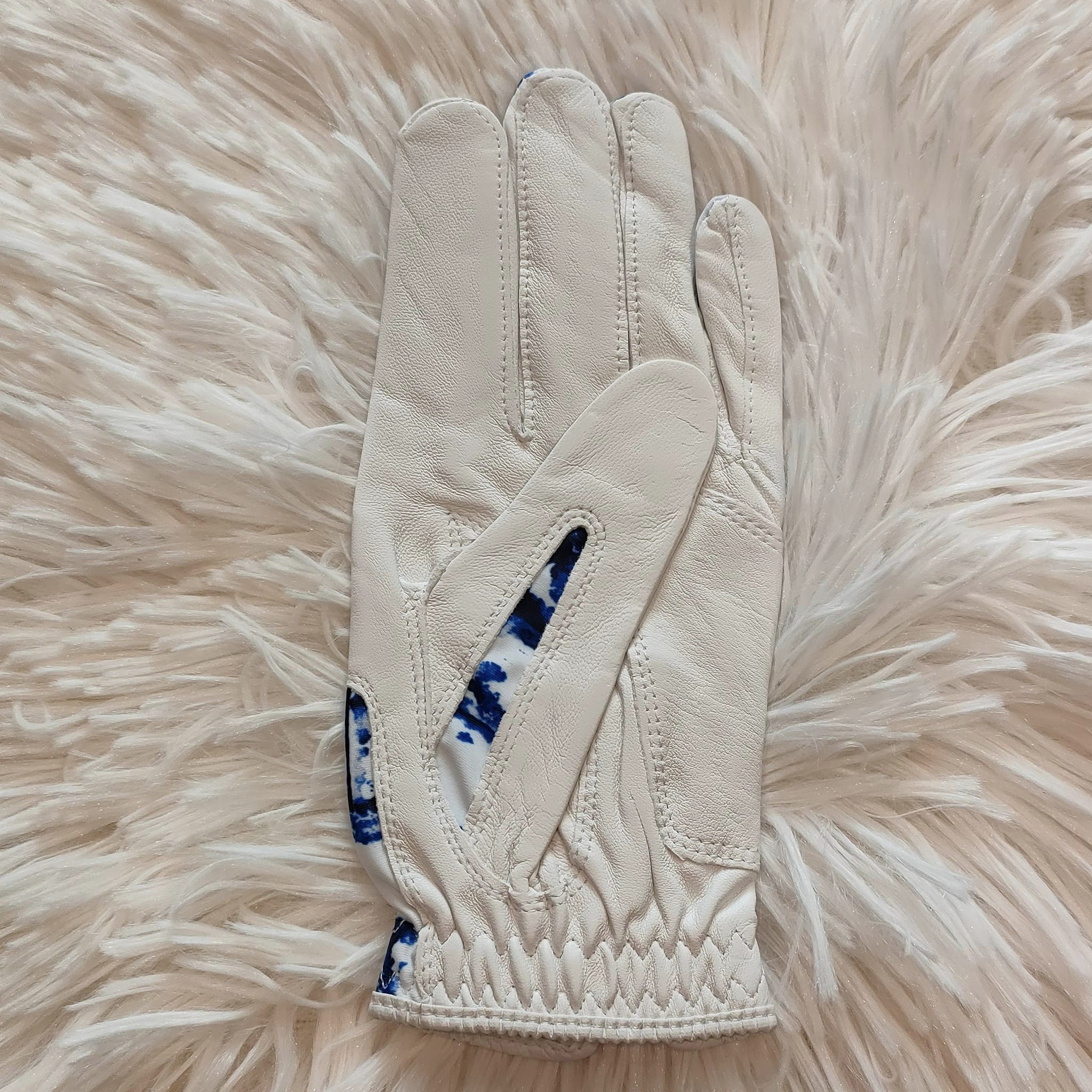 ลดล้างสต๊อก !!! ถุงมือกอล์ฟ PLAY EAGLE ผลิตจากหนังเเกะ สวมใส่กระชับ มีไชส์ 25 ลายสวยมาก วัสดุพรีเมี่ยม ลดกระหน่ำ ถูกที่สุด!!!
